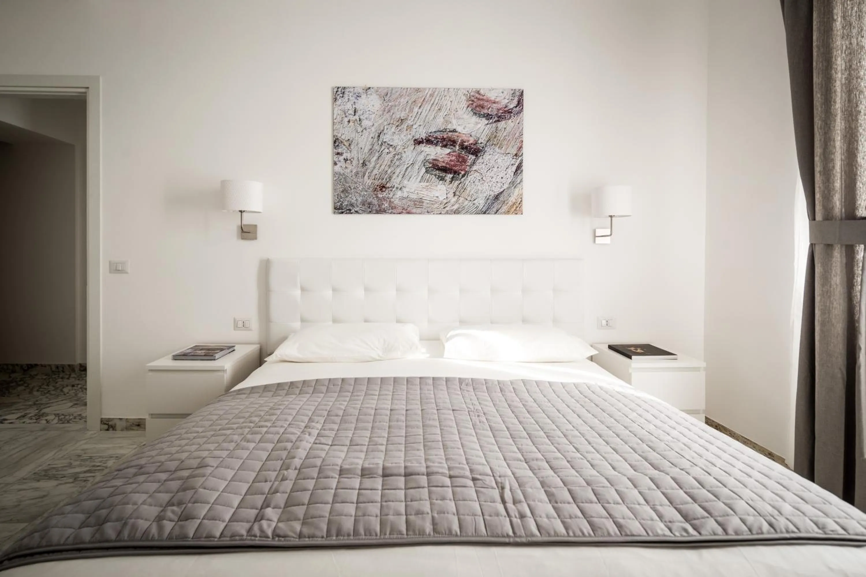 Photo of the whole room, Bed in Vinci House