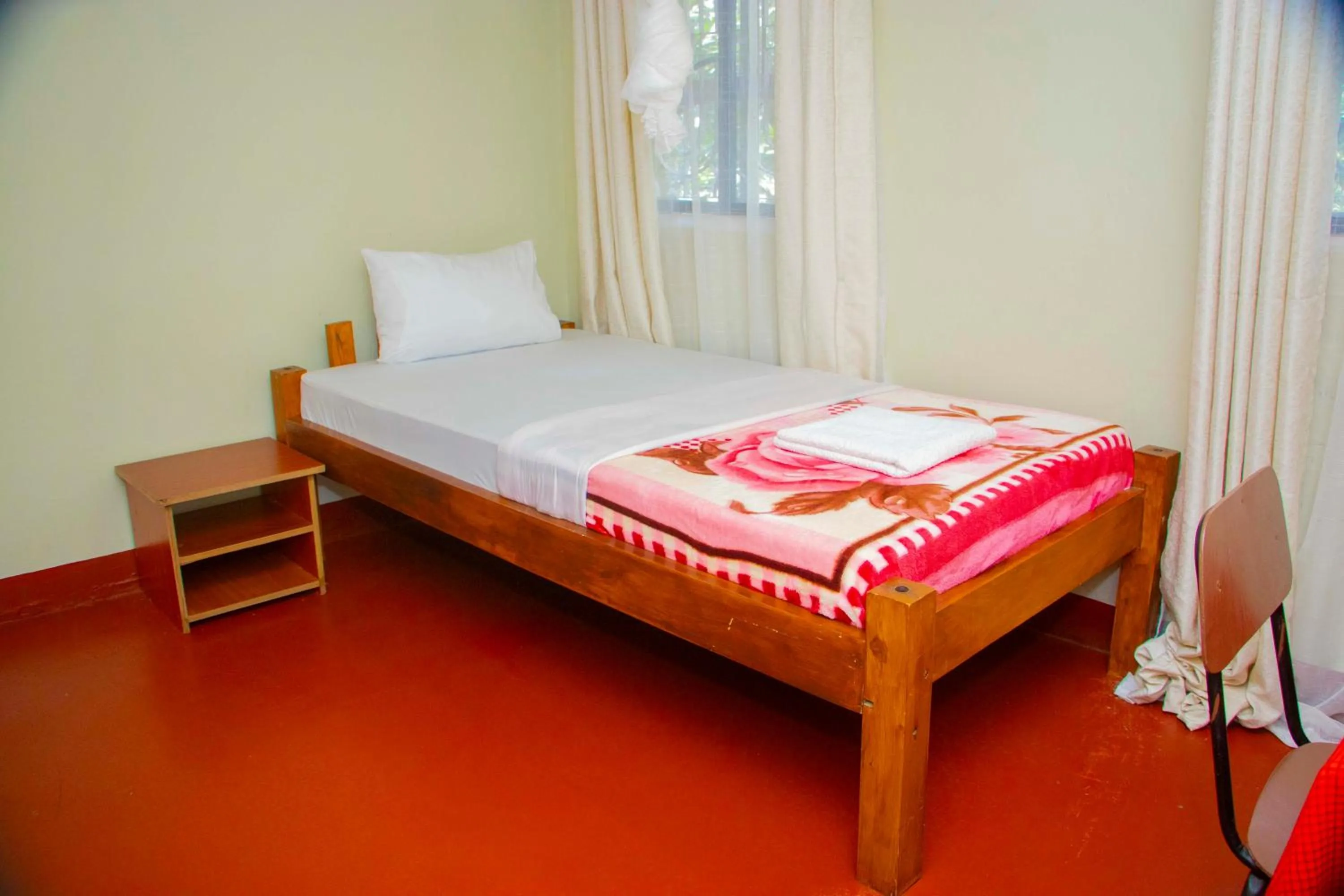 Bed in Endasawa Tree Lodge