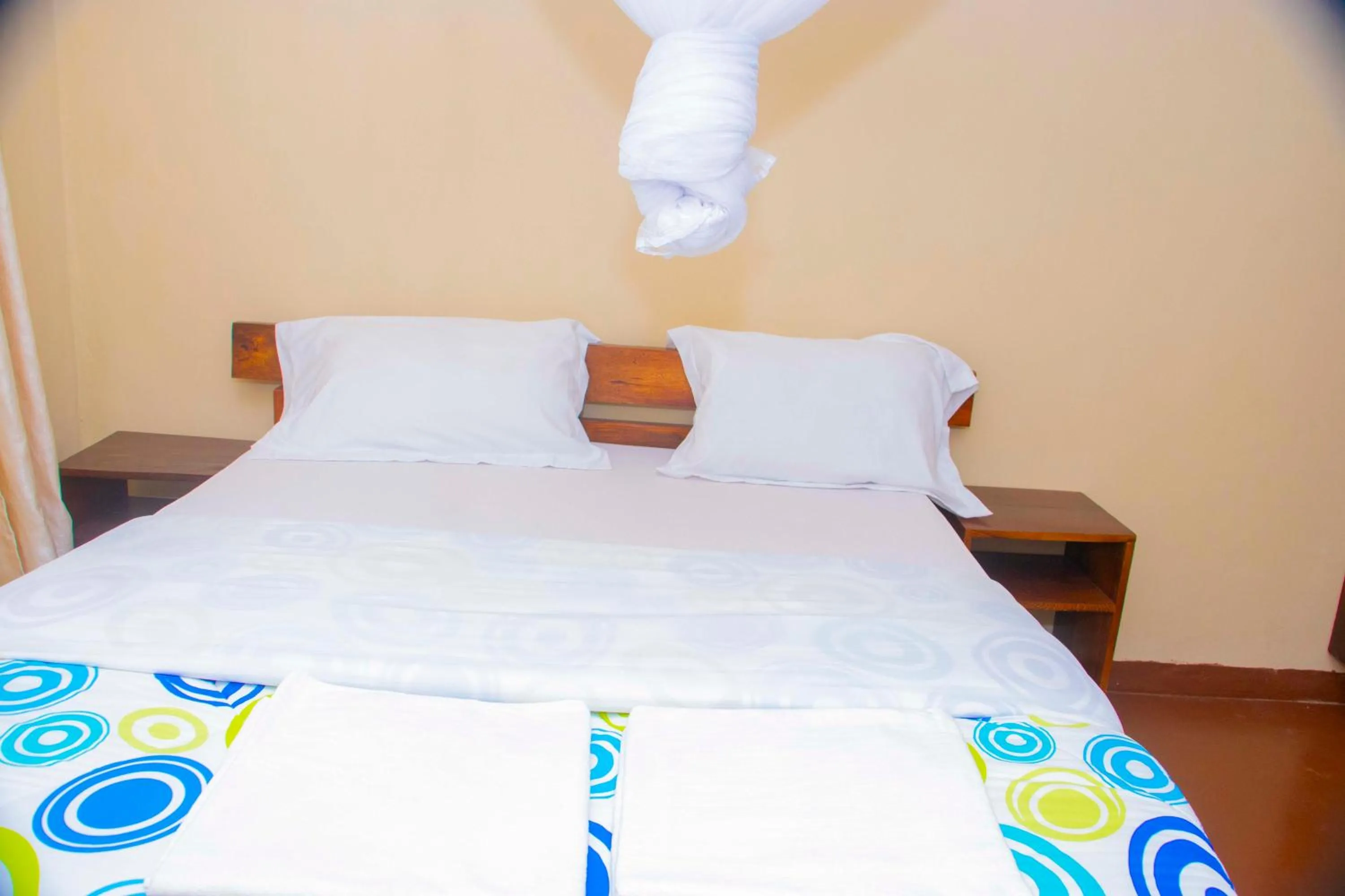 Bed in Endasawa Tree Lodge