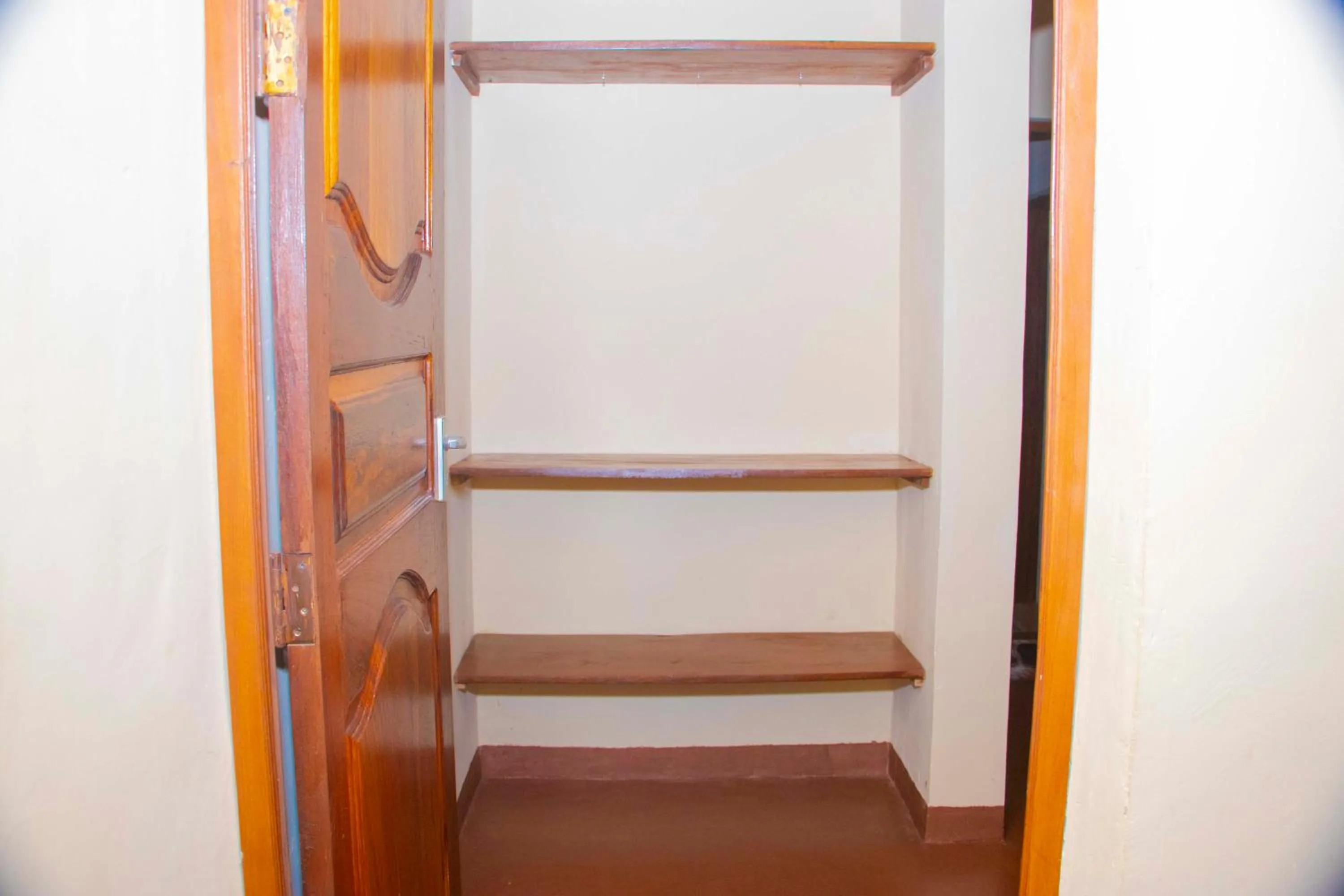 wardrobe in Endasawa Tree Lodge