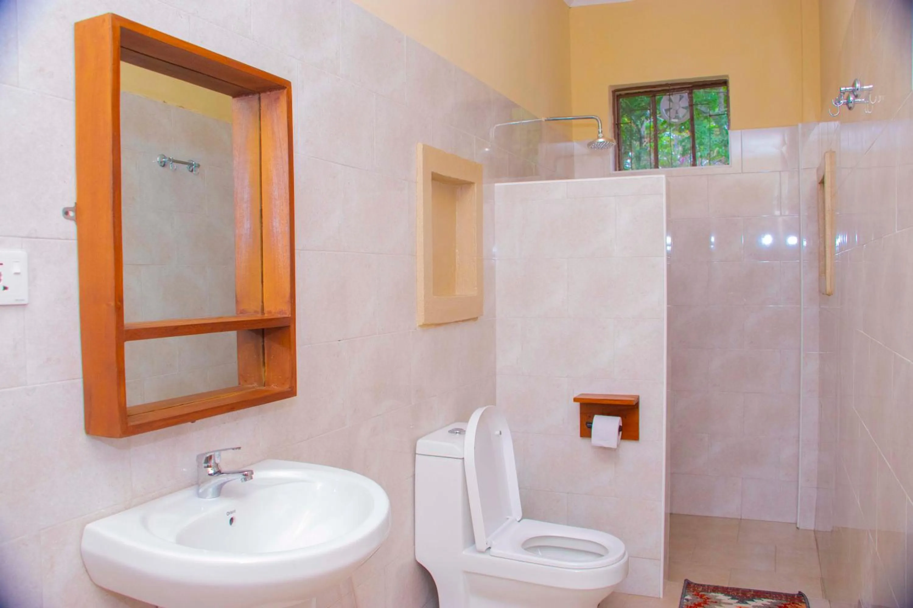 Shower in Endasawa Tree Lodge