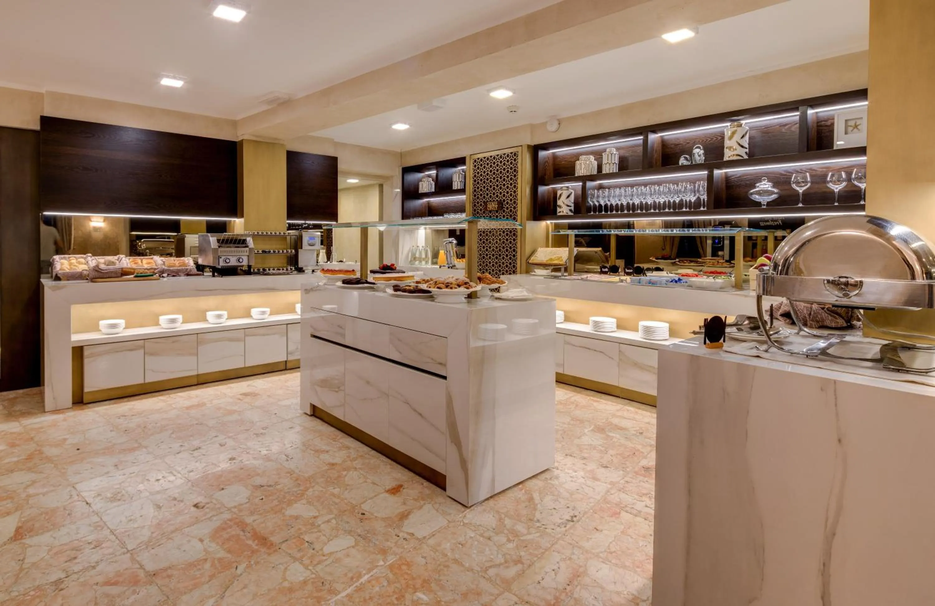 Restaurant/places to eat in BW Premier Collection CHC Continental