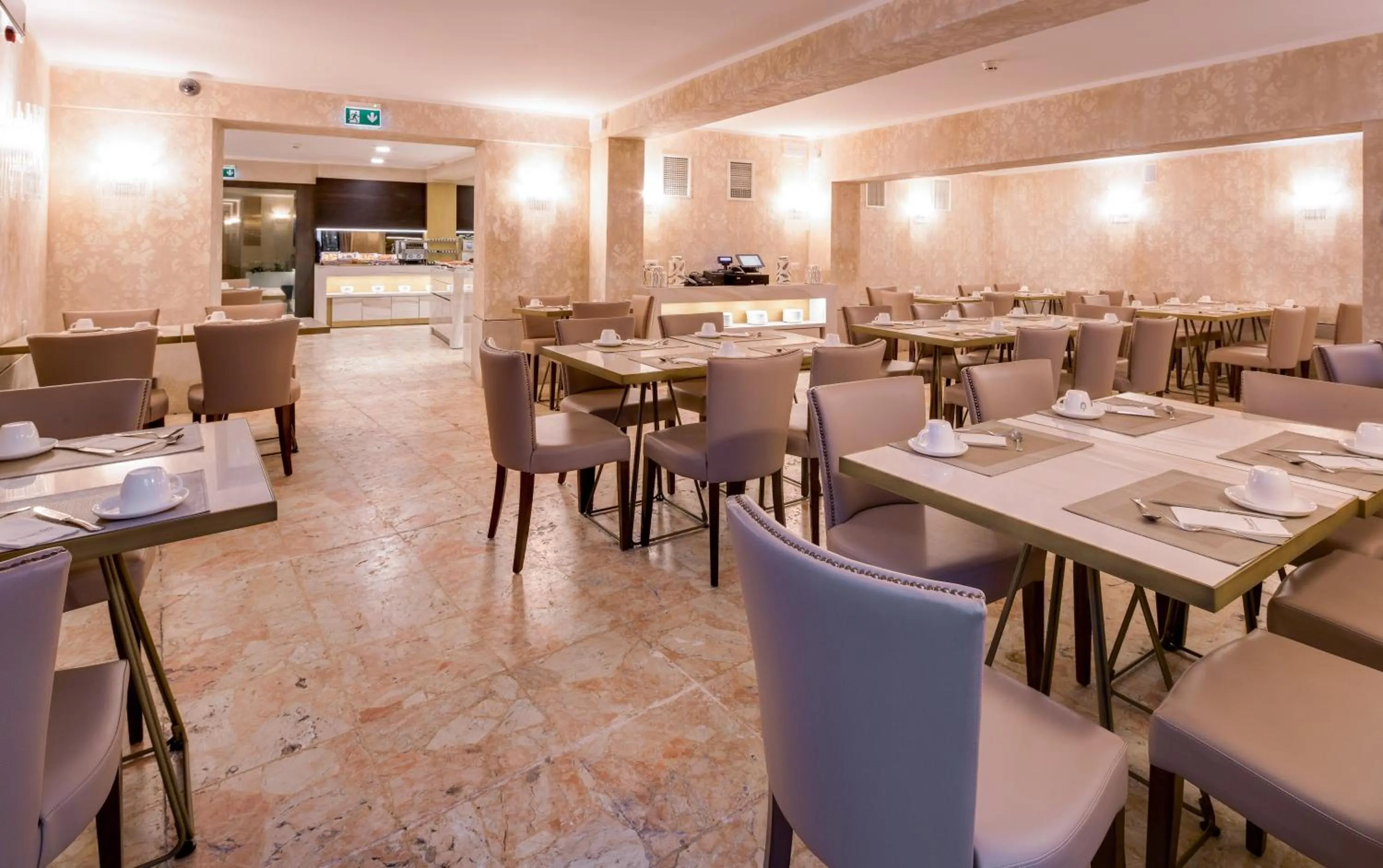 Restaurant/places to eat in BW Premier Collection CHC Continental