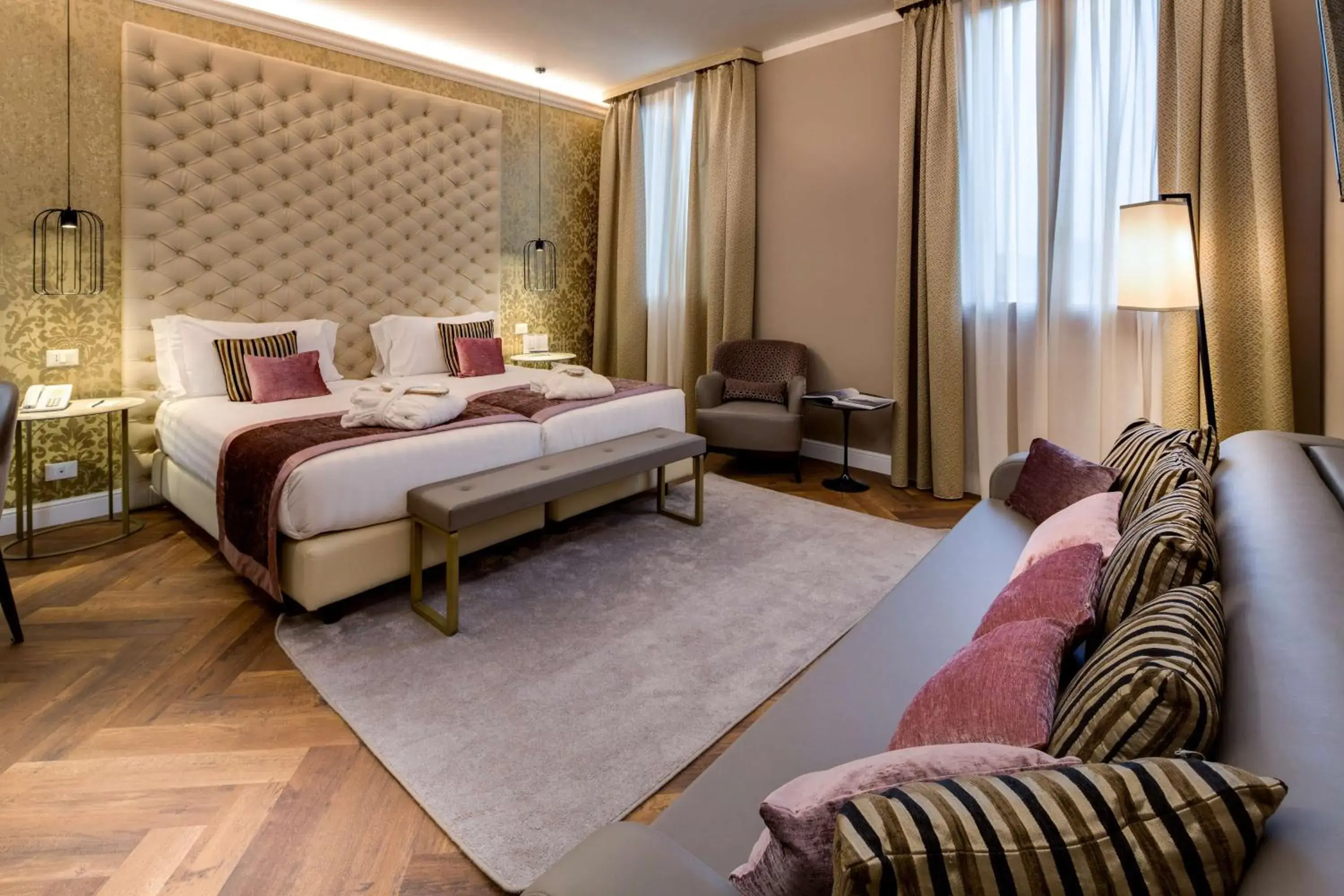 Deluxe with Sofabed in BW Premier Collection CHC Continental Deluxe with Sofabed in BW Premier Collection CHC Continental