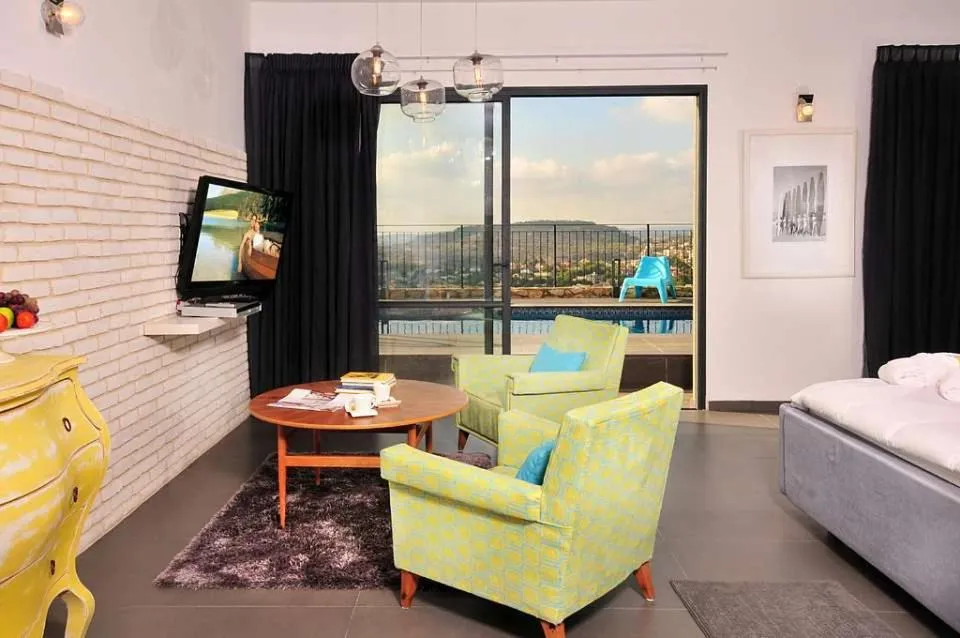 Bed in The Fifties suites