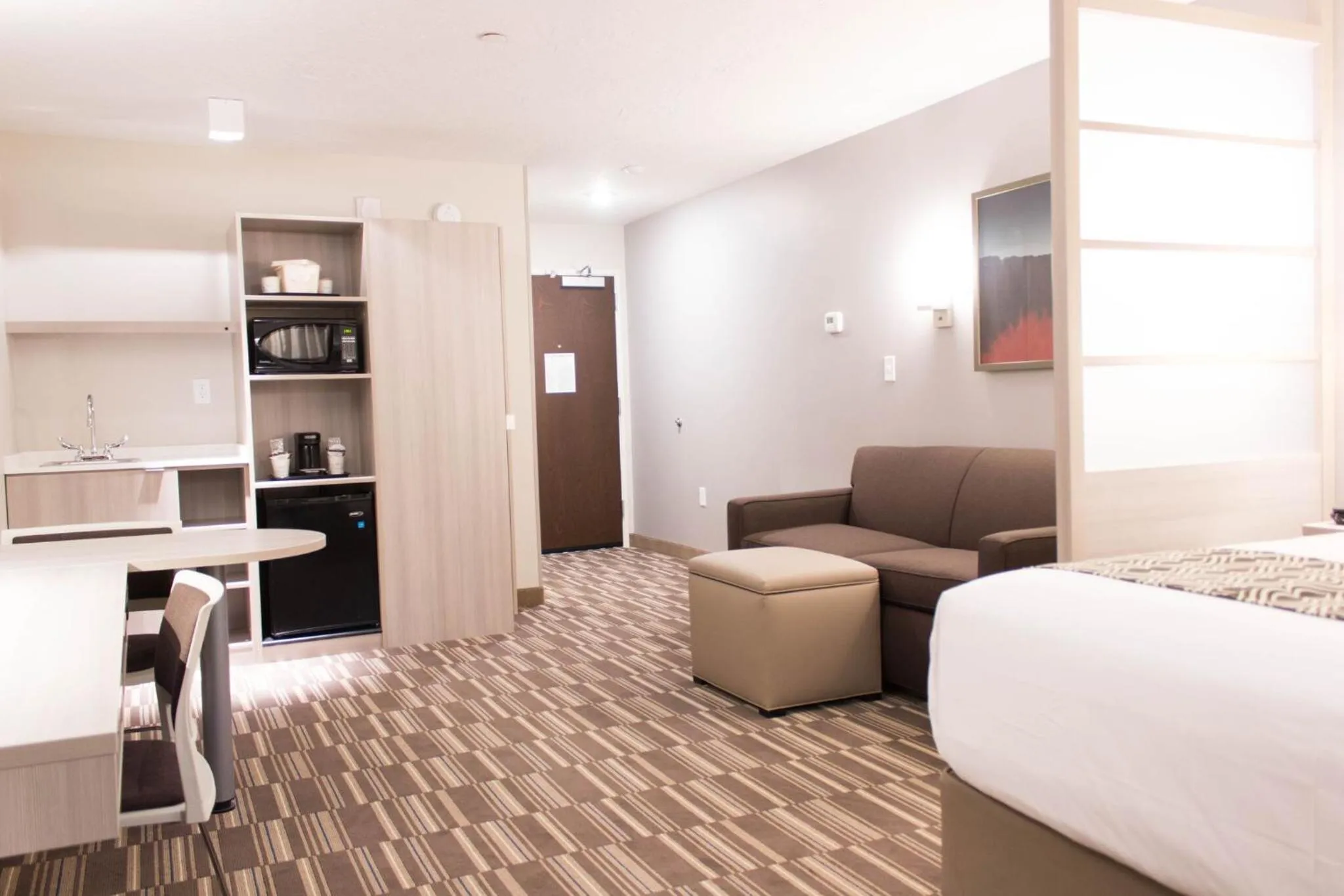 Living room, Bed in Microtel Inn & Suites by Wyndham Springville