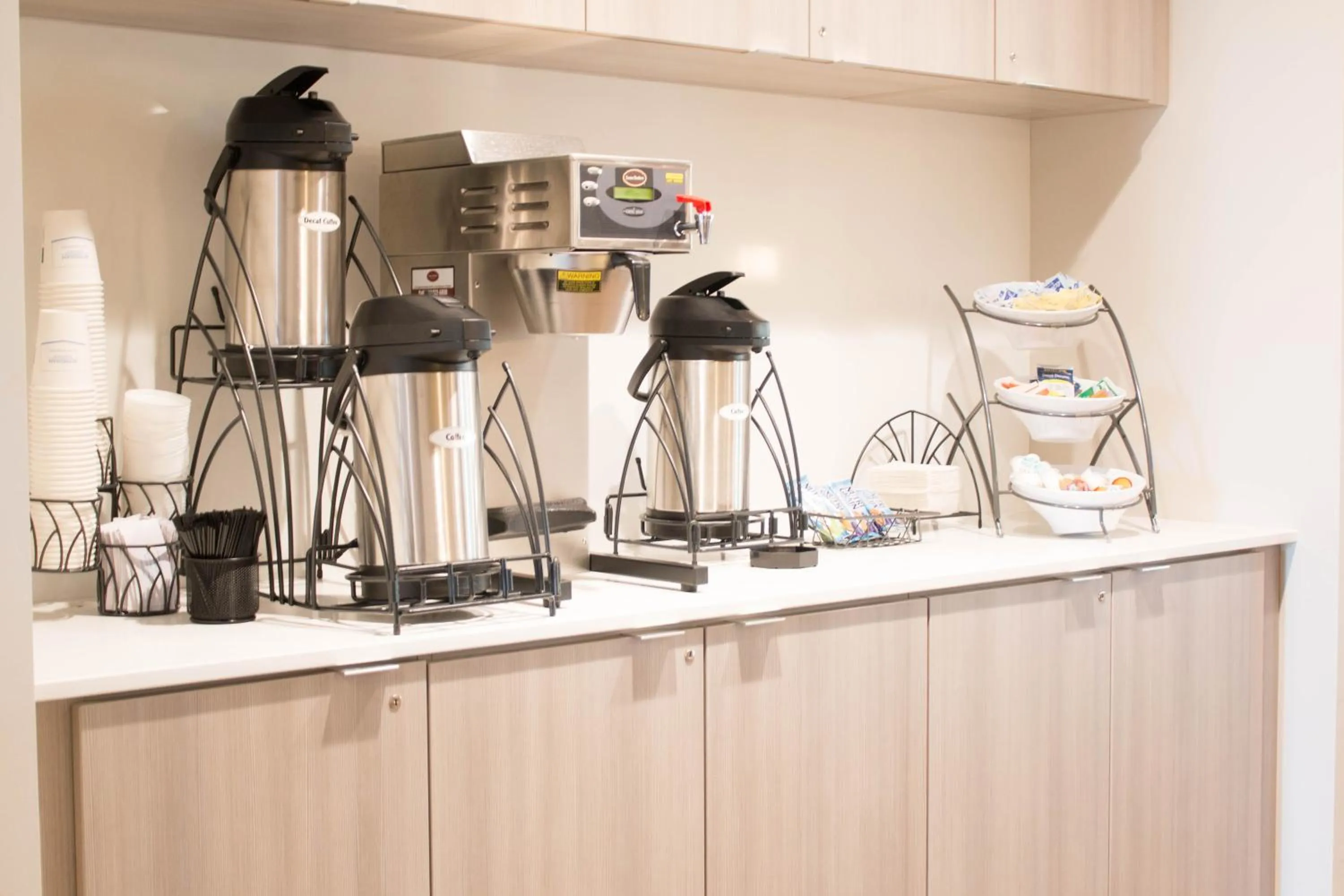 Coffee/tea facilities in Microtel Inn & Suites by Wyndham Springville