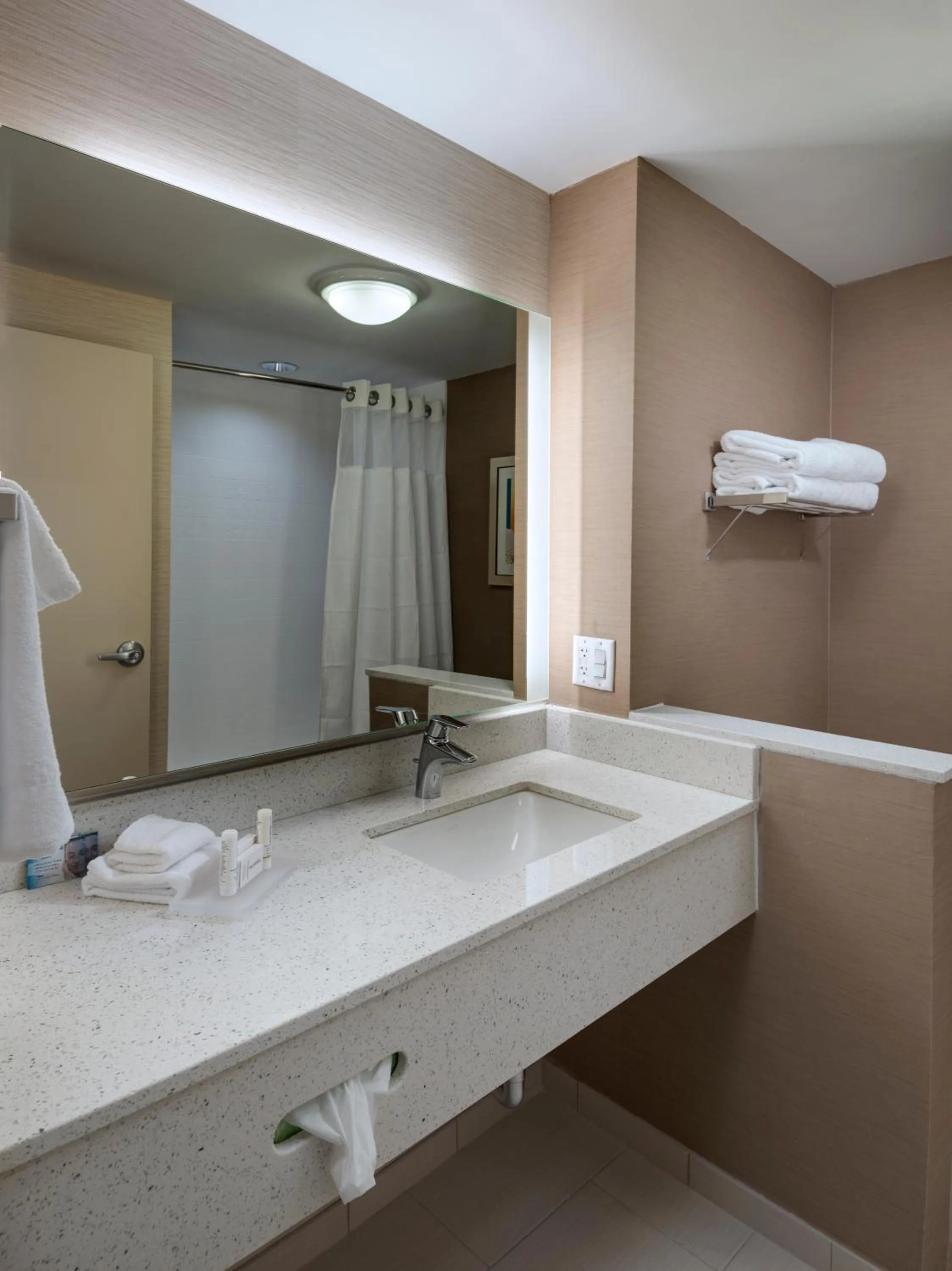 Shower in Fairfield Inn & Suites by Marriott Dublin