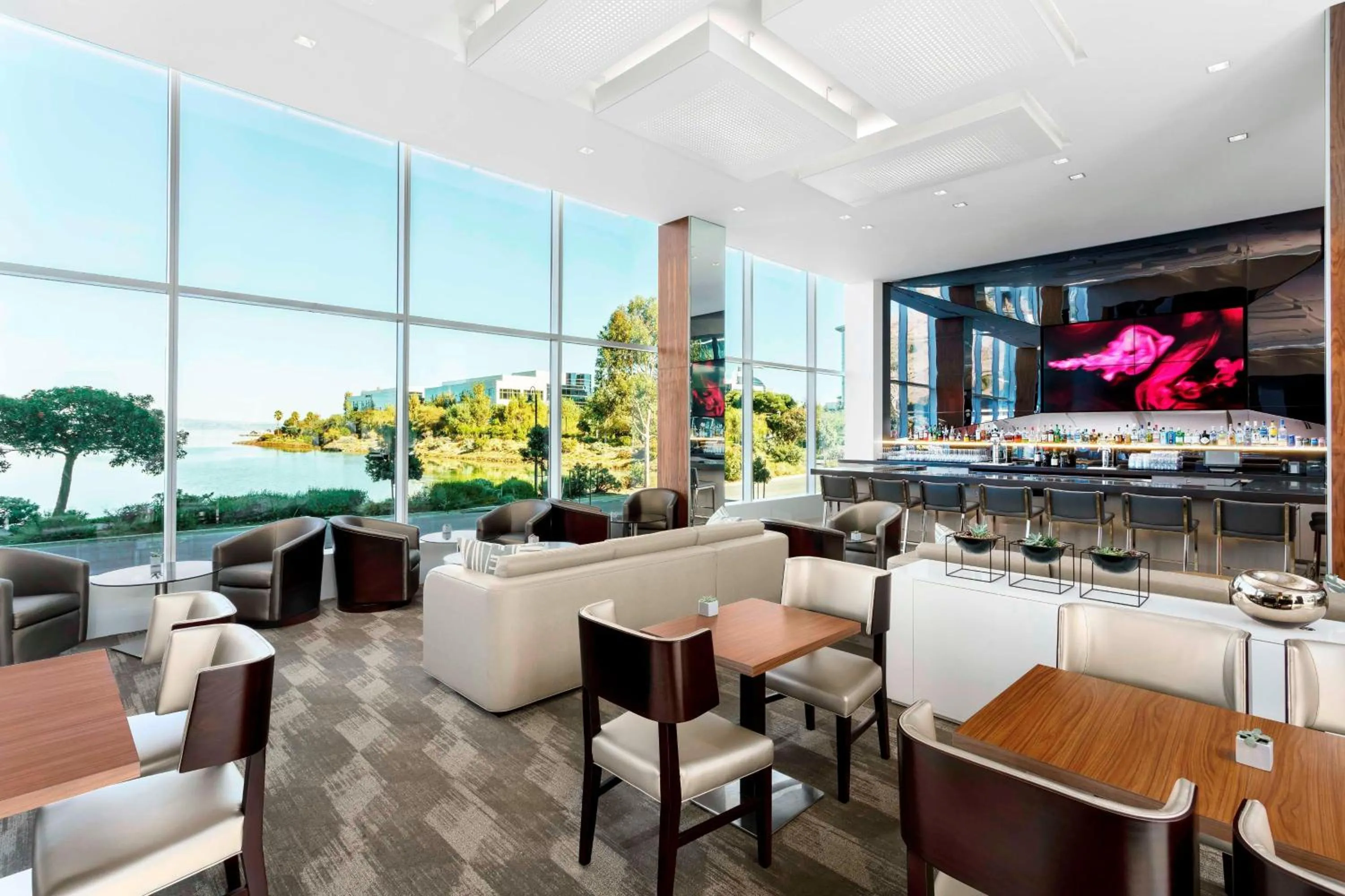 Lounge or bar in AC Hotel by Marriott San Francisco Airport/Oyster Point Waterfront