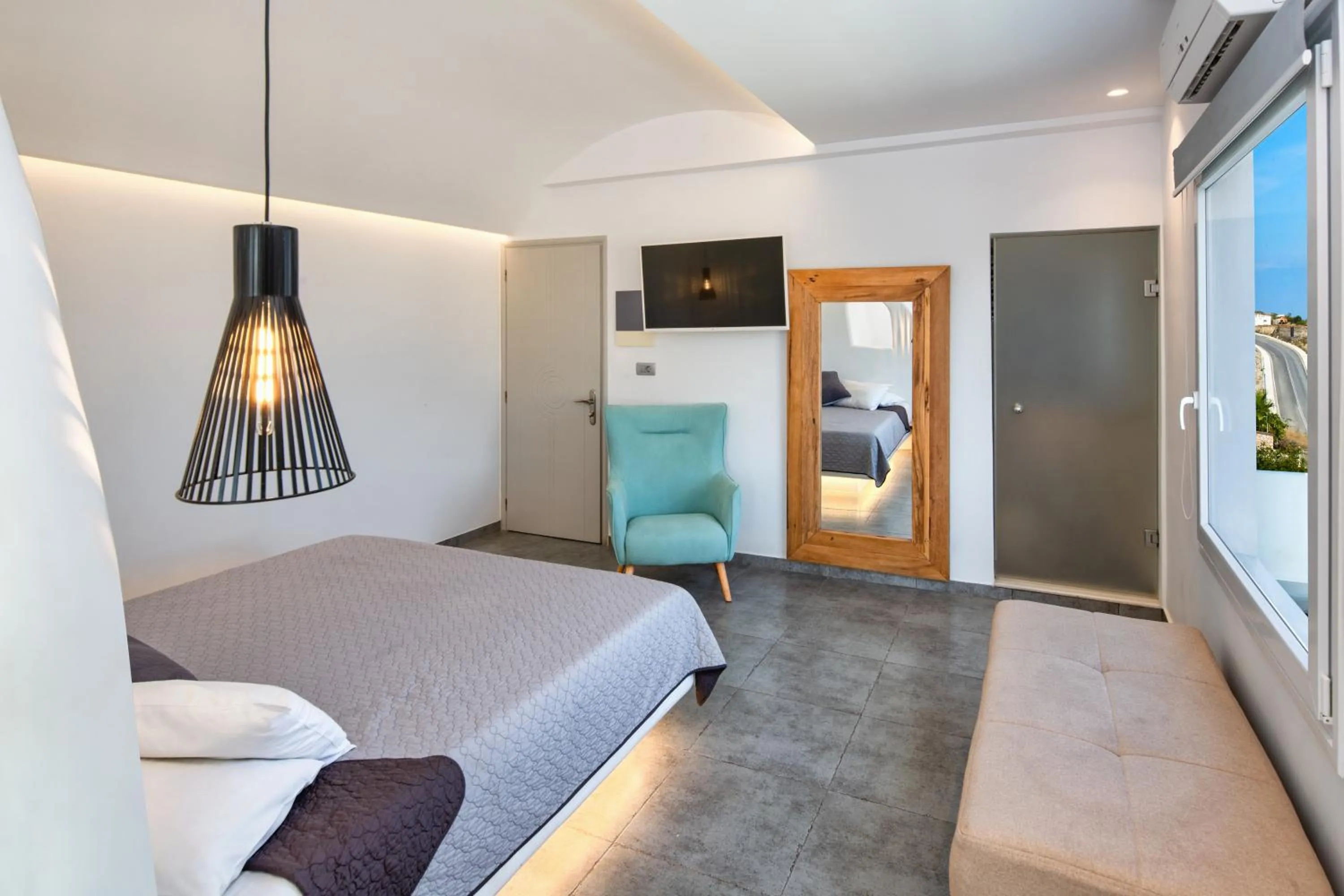 Photo of the whole room, Bed in Gianna Suites