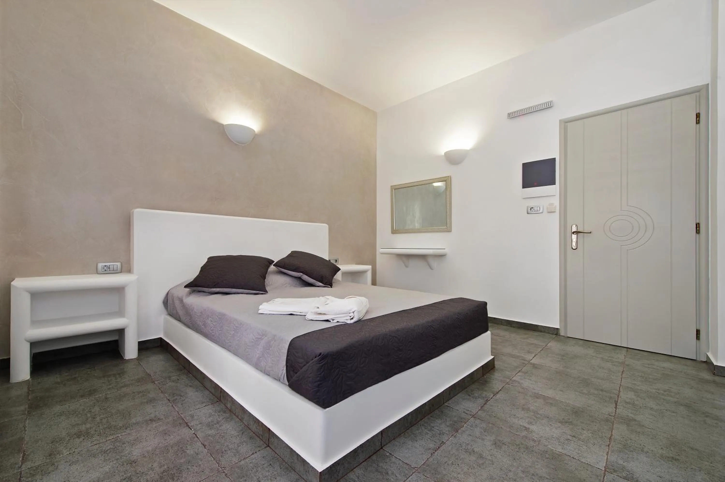 Bedroom, Bed in Gianna Suites