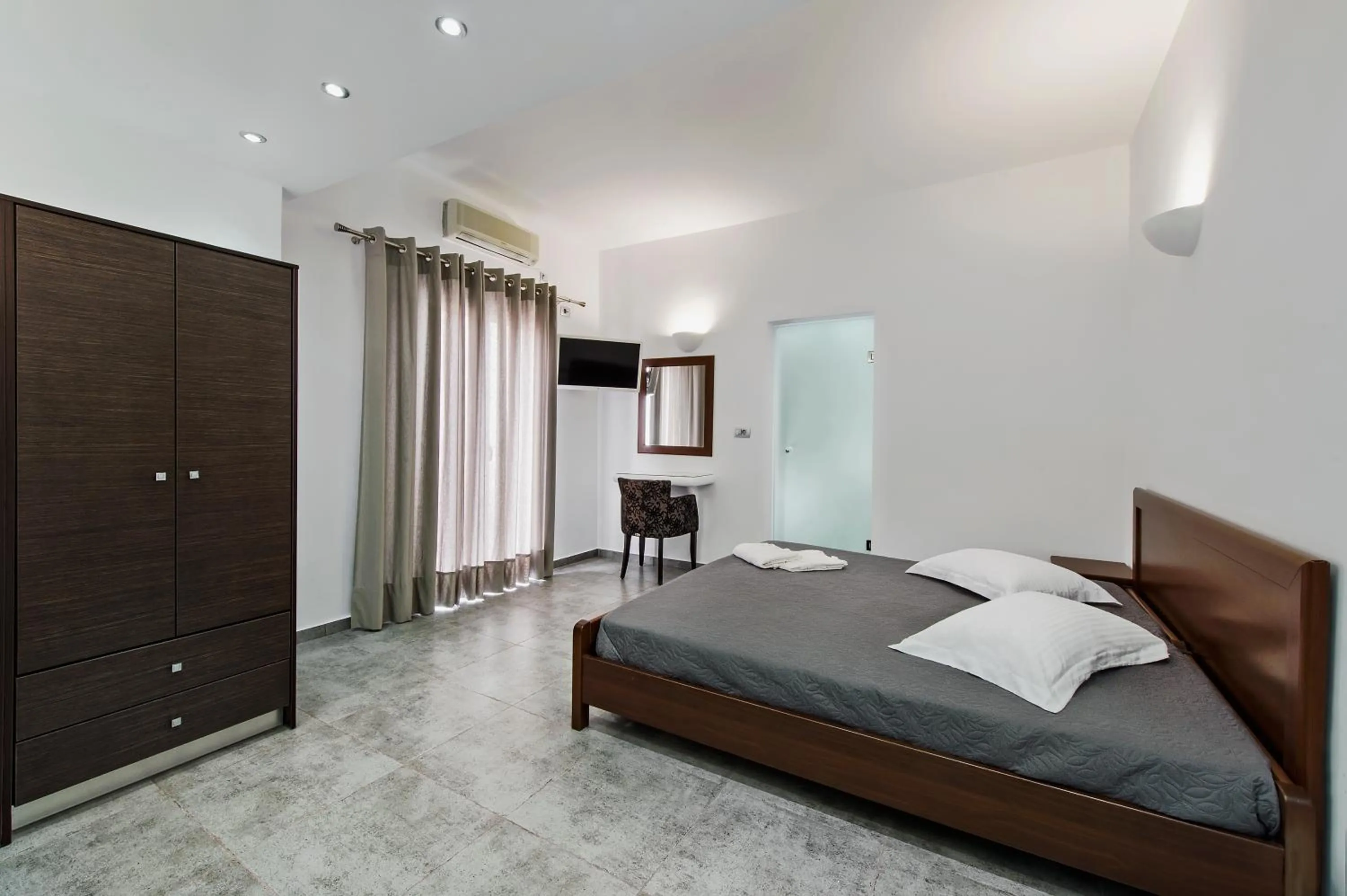 Bedroom, Bed in Gianna Suites