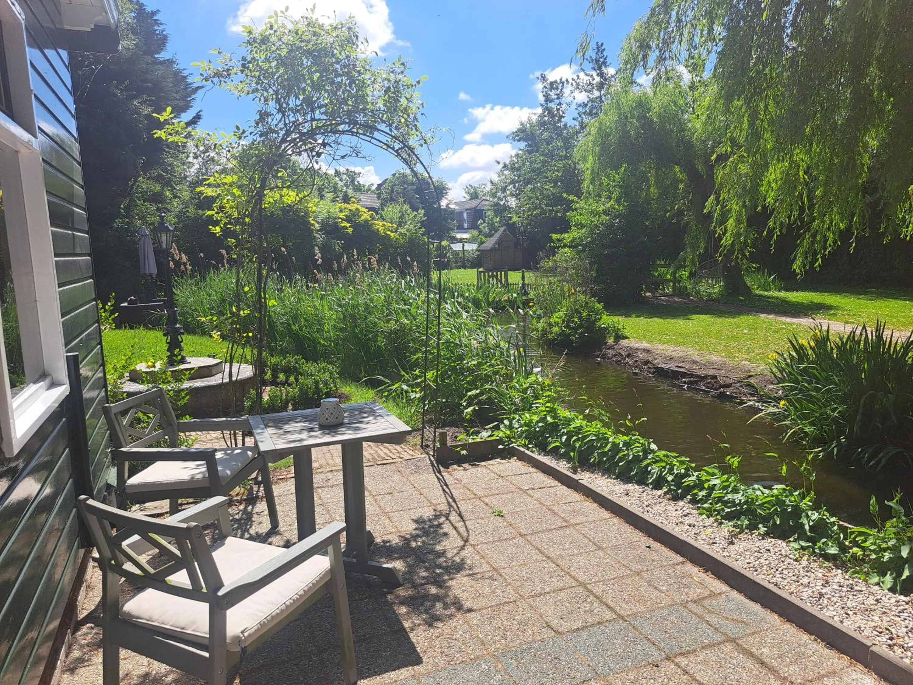 Garden view in B&B Saense huisje