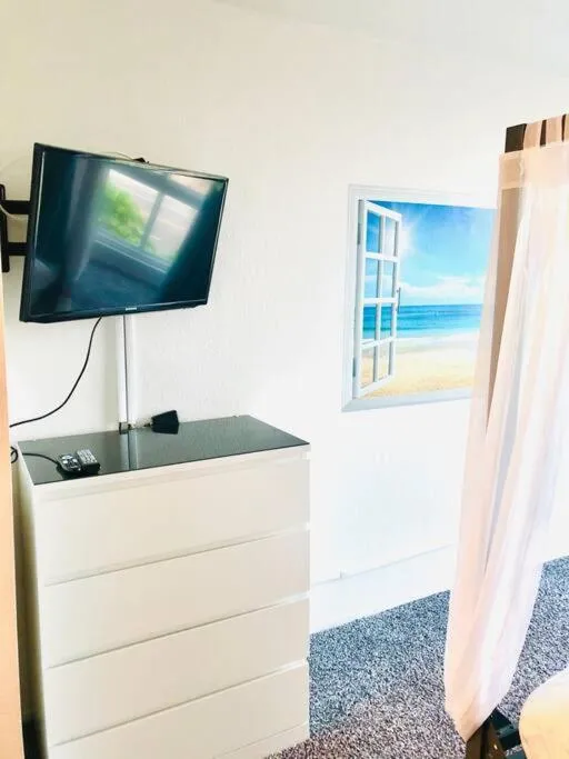 Evening entertainment in Beachside Retreat