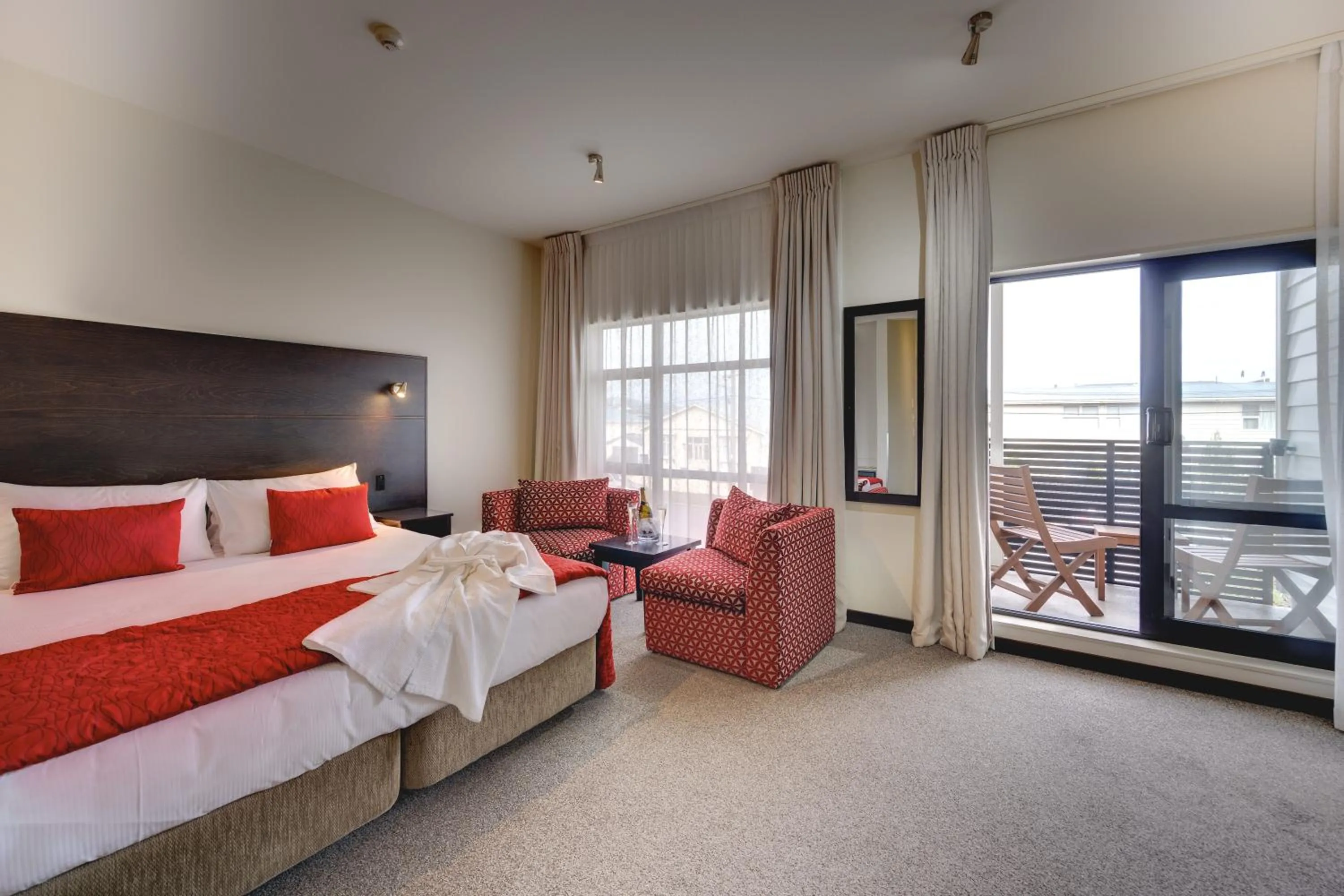 Patio, Bed in Ava Lodge