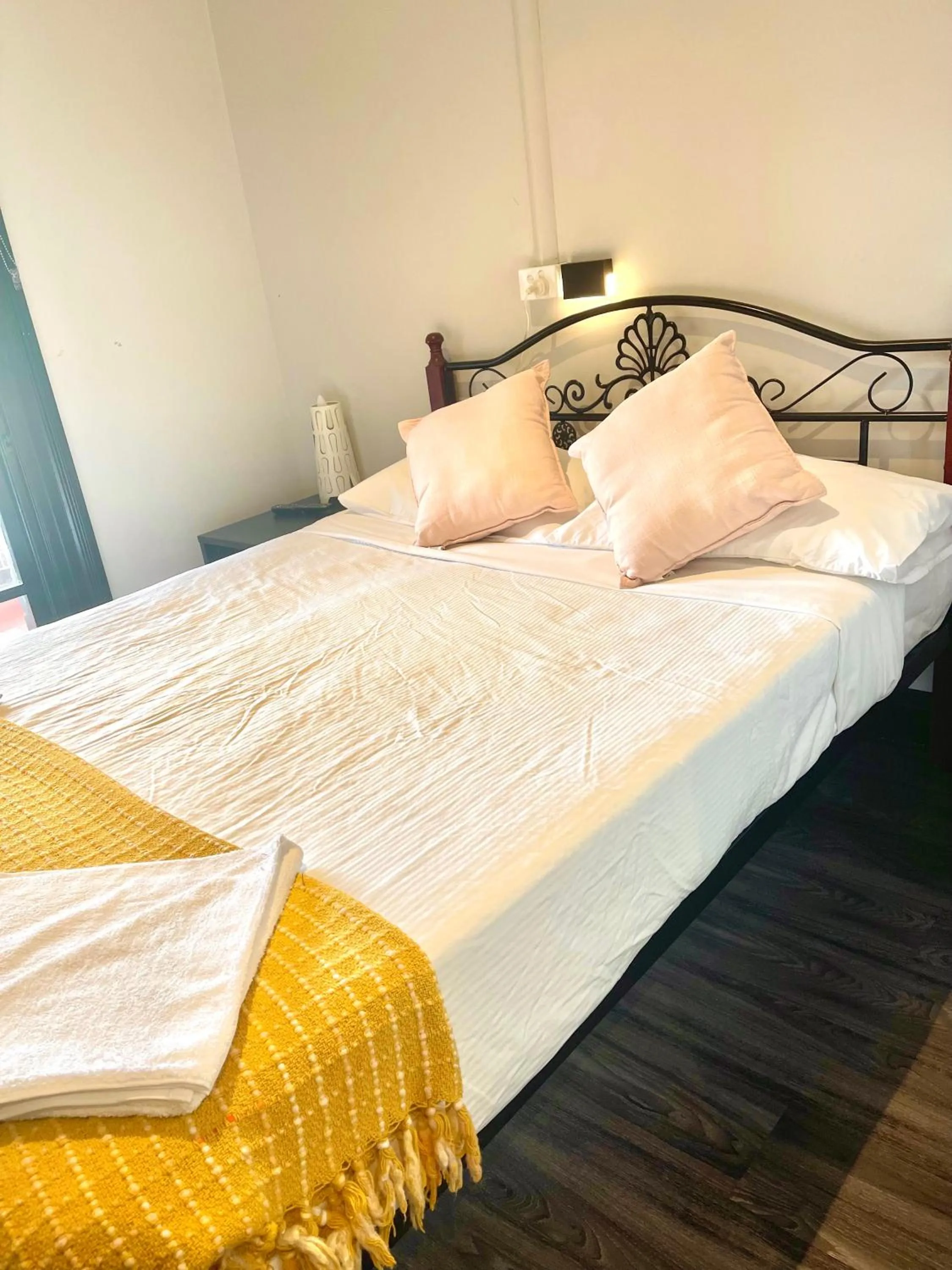 Bed in The Lansdowne Hotel