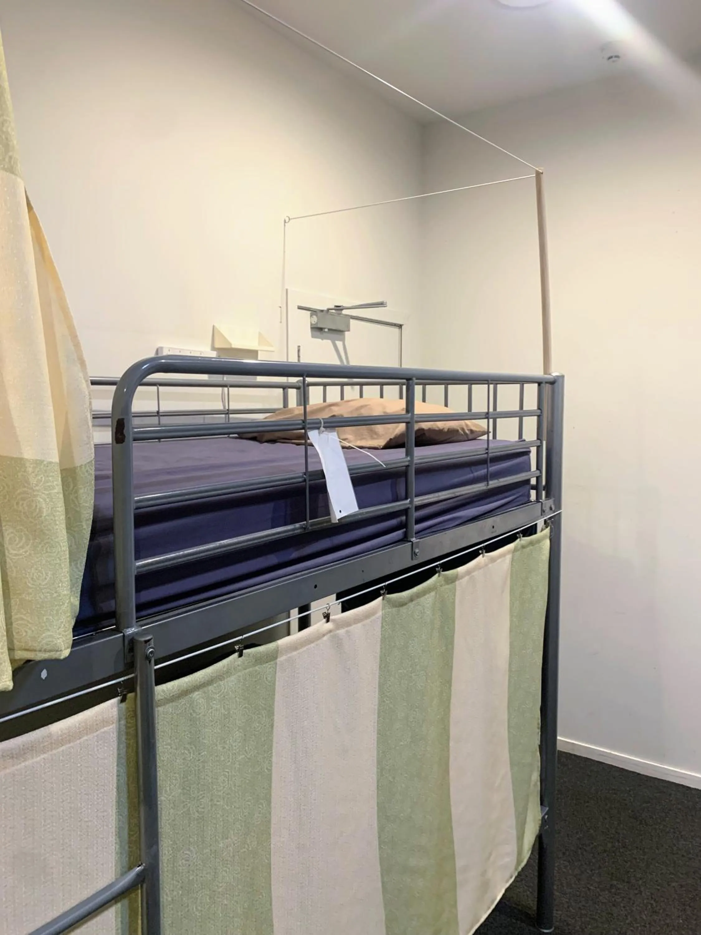 Bedroom, Bed in Metro Adventurer Backpackers