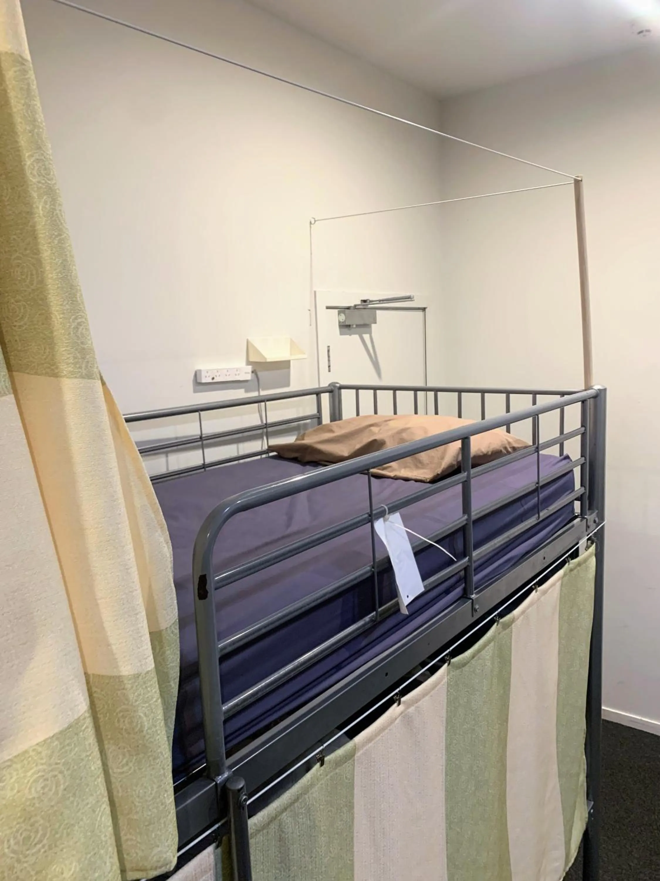 Bedroom, Bed in Metro Adventurer Backpackers