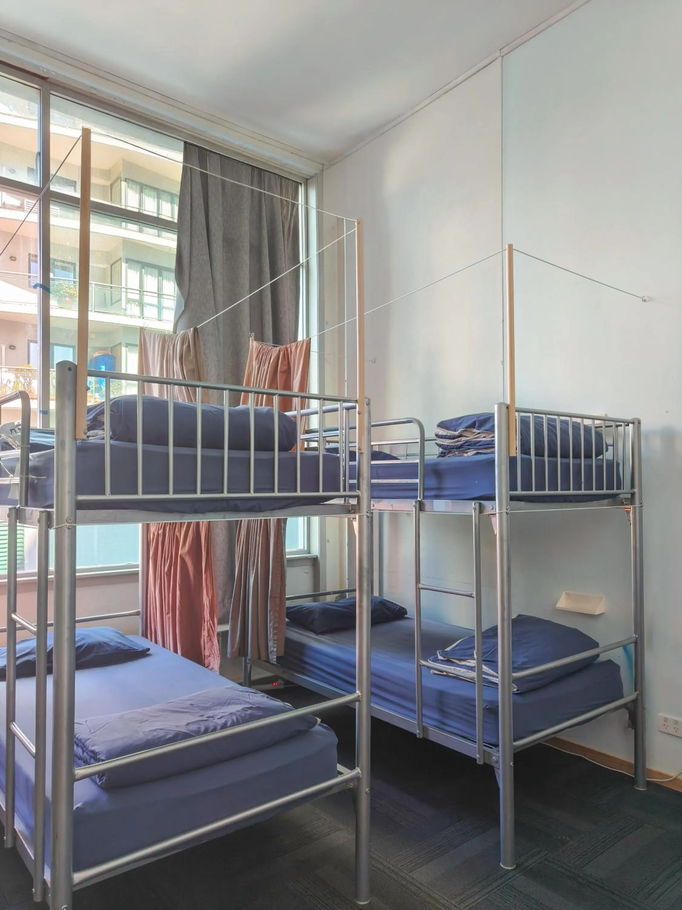 Bedroom, Bed in Metro Adventurer Backpackers