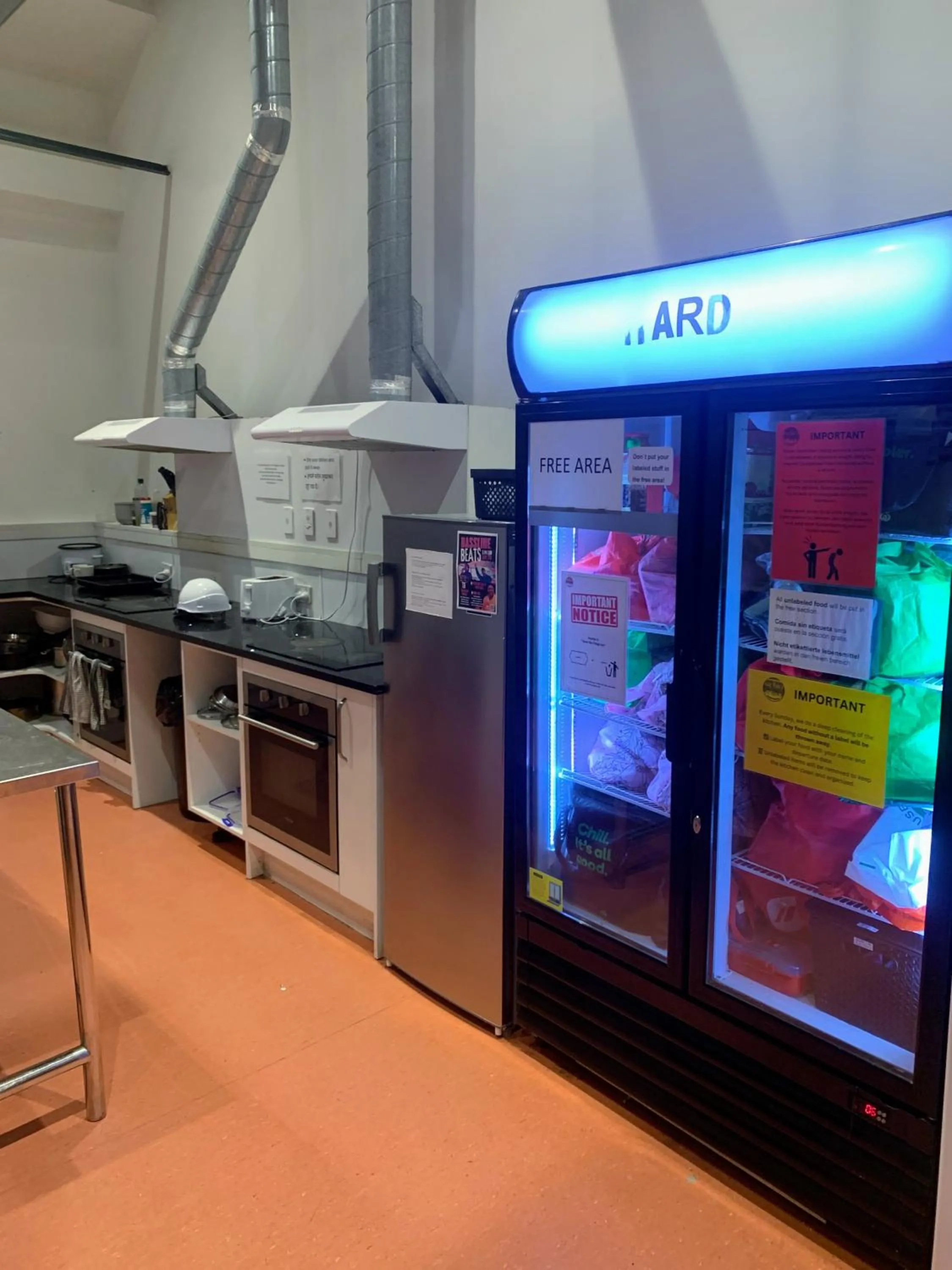 Kitchen or kitchenette in Metro Adventurer Backpackers