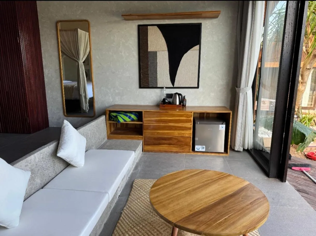 Seating area, Bed in The Cubang Hut's Lembongan