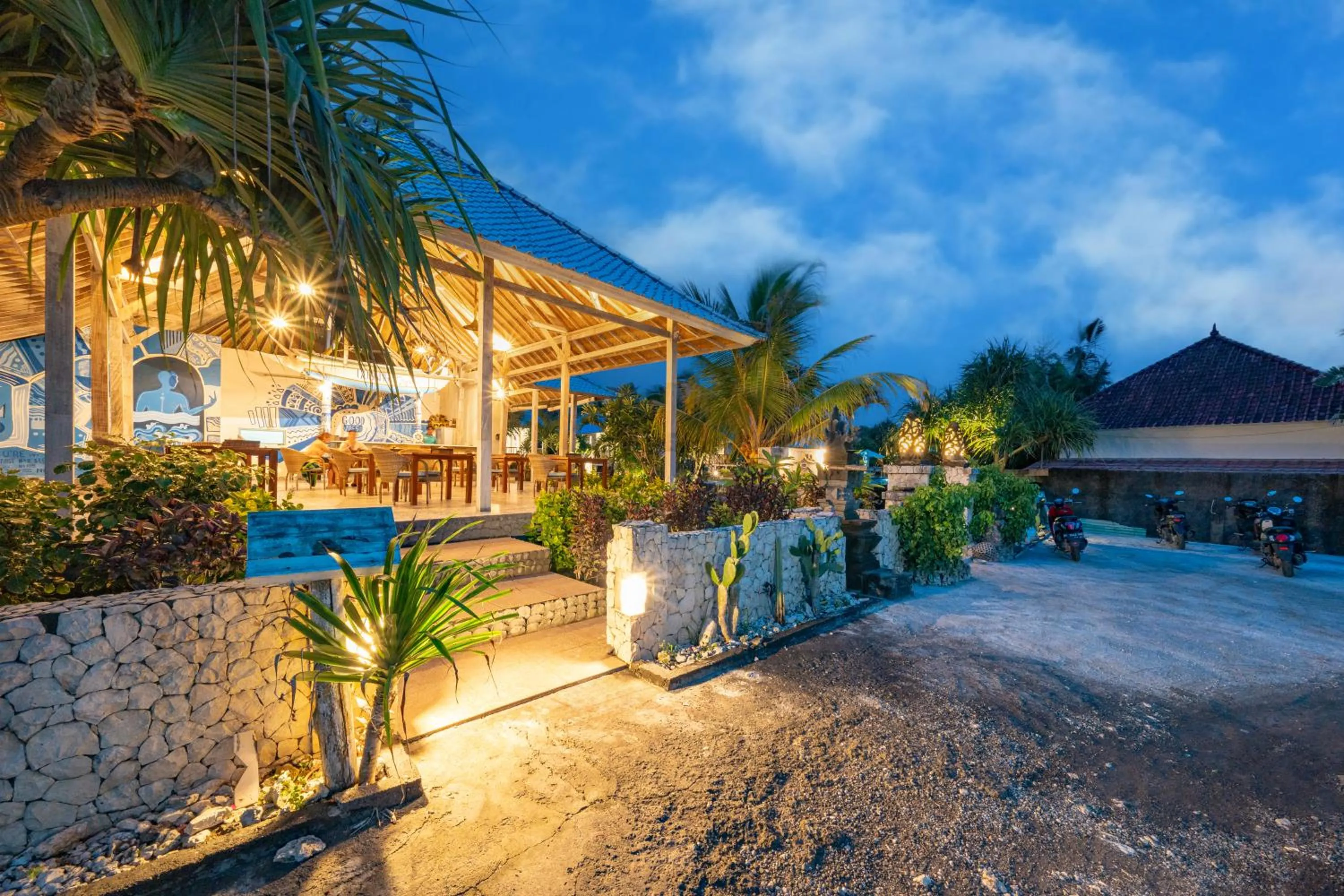 Restaurant/places to eat in The Cubang Hut's Lembongan