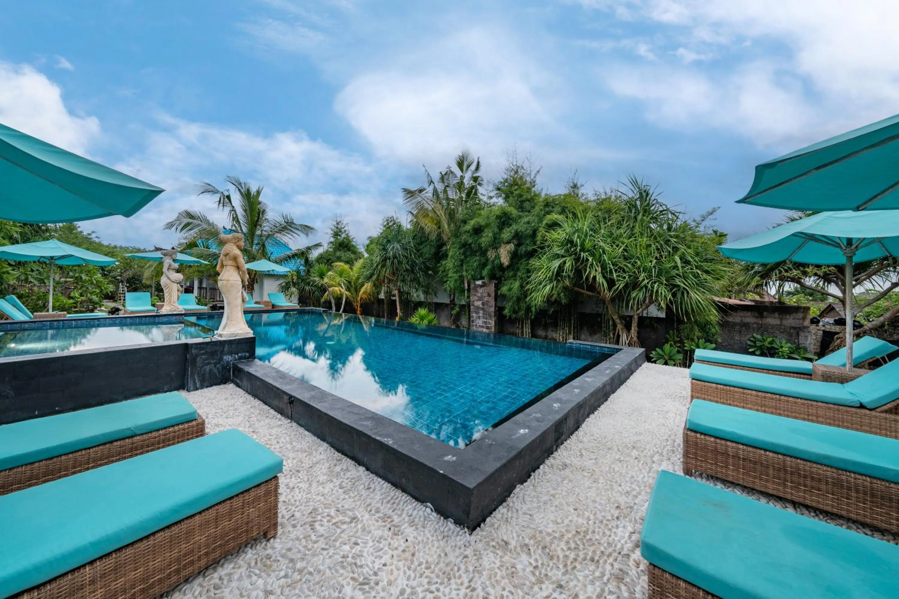 Swimming pool in The Cubang Hut's Lembongan
