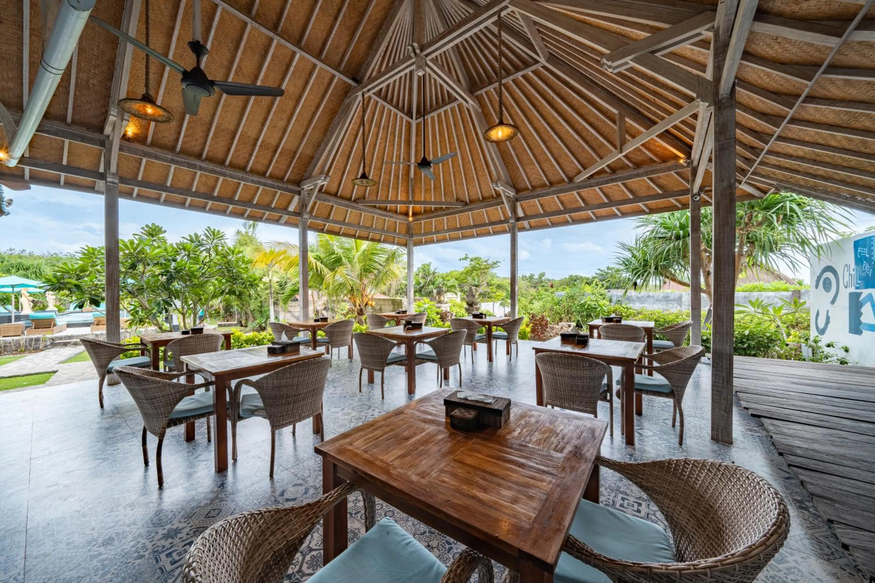 Restaurant/places to eat in The Cubang Hut's Lembongan