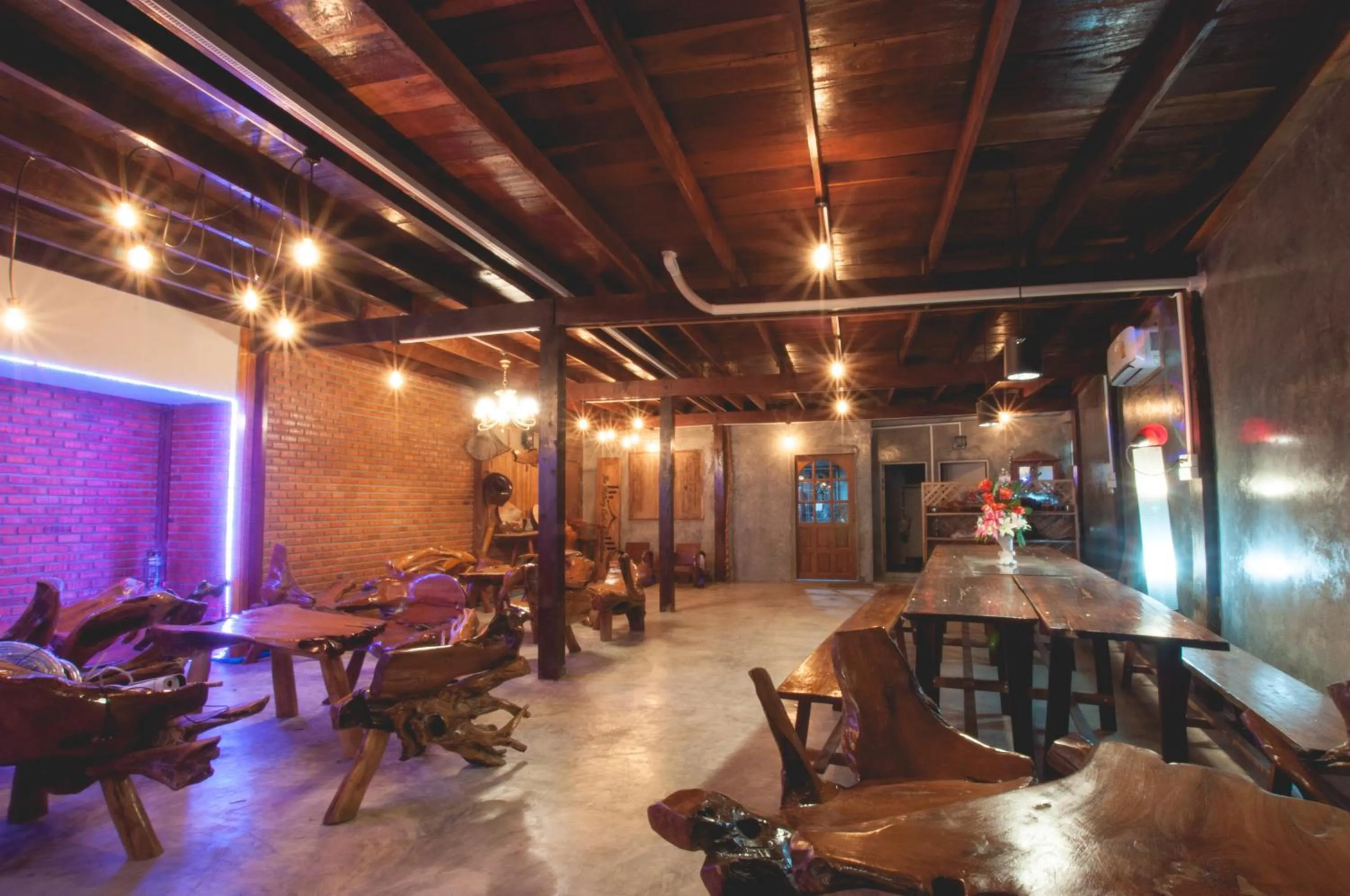 The history cafe' & guesthouse