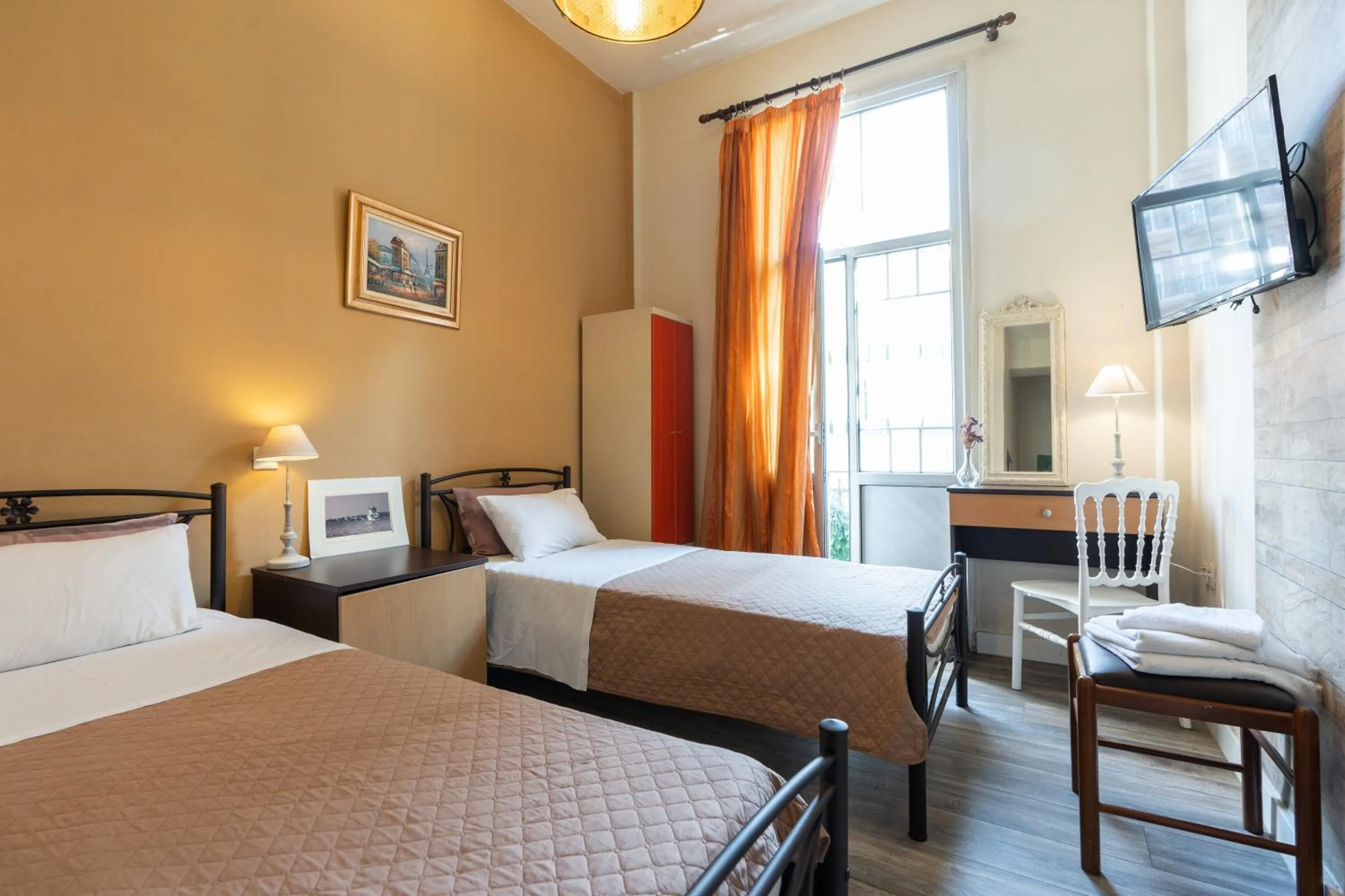 TV and multimedia, Bed in Alexandria Hotel