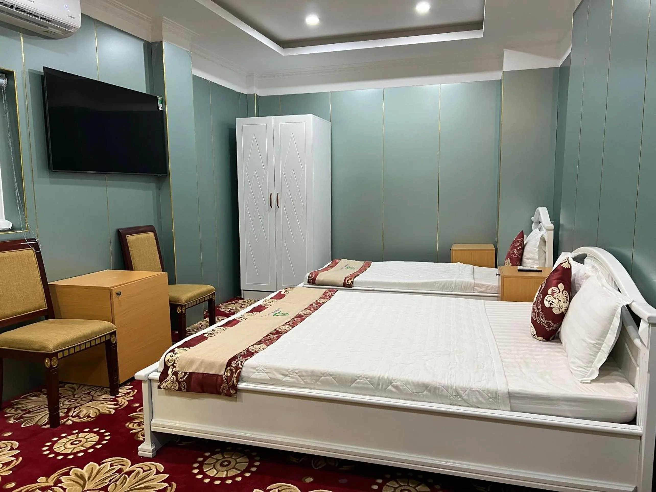 Bed in Nhat Quy Hotel