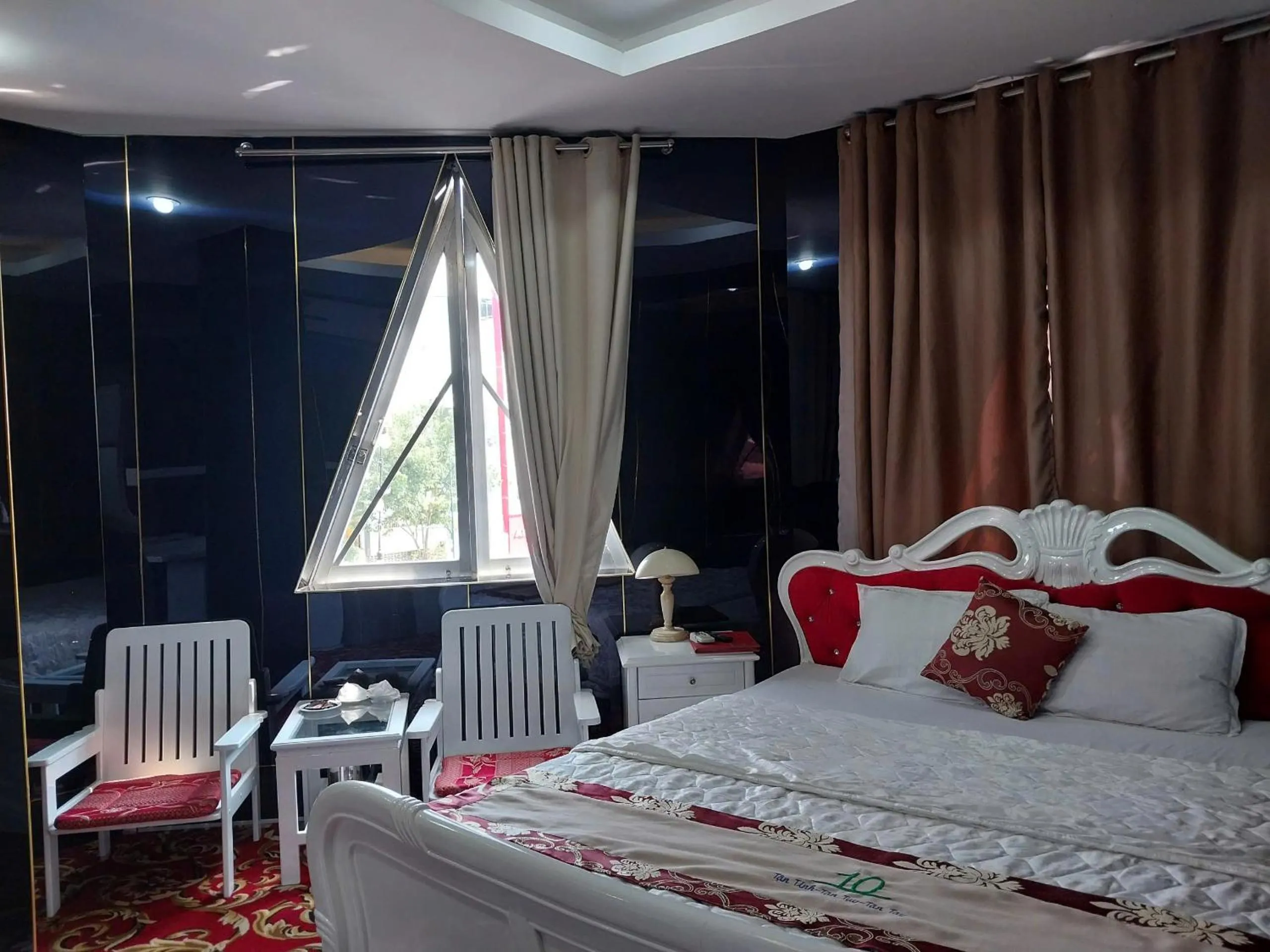 Bed in Nhat Quy Hotel