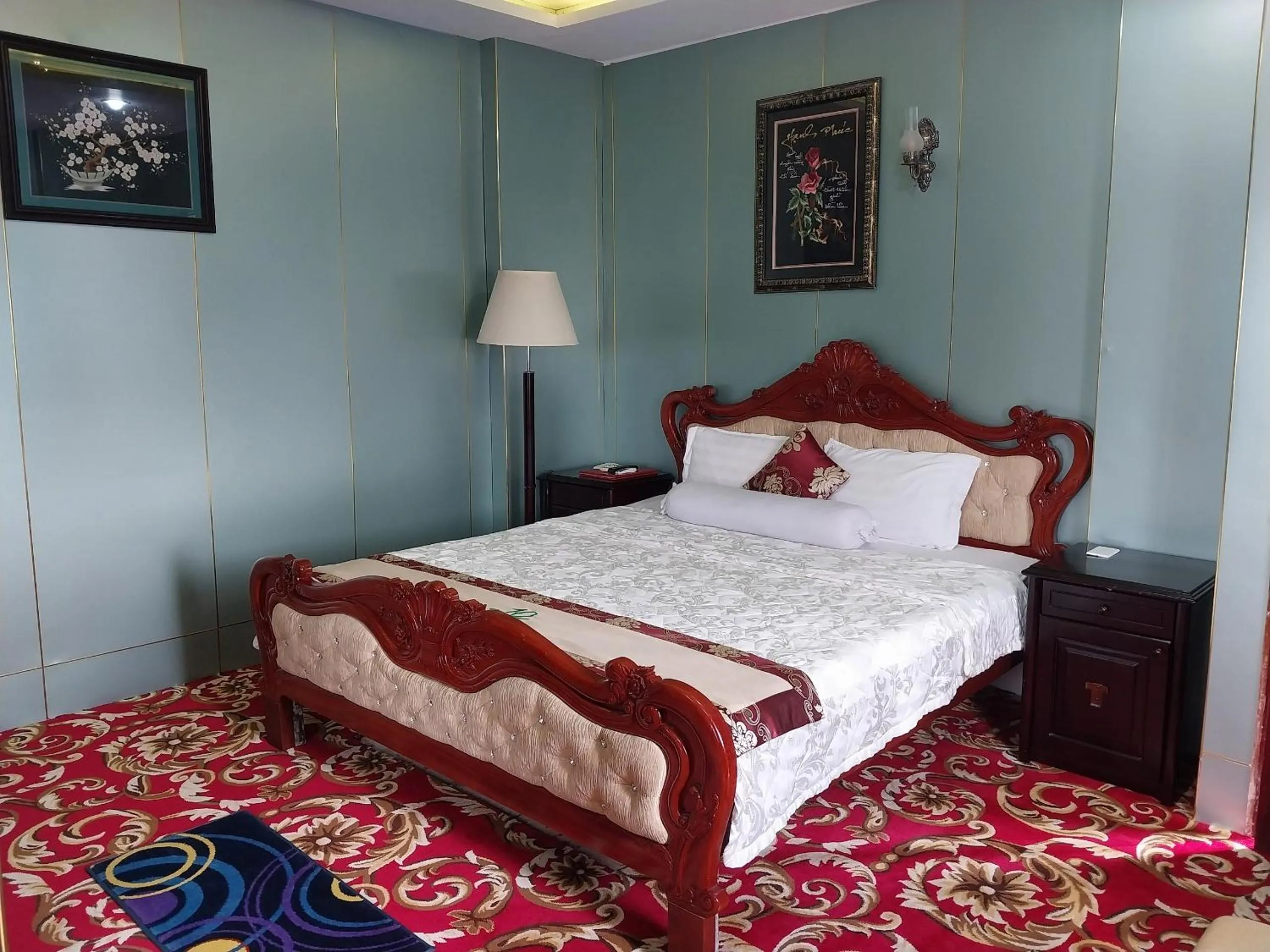 Bed in Nhat Quy Hotel