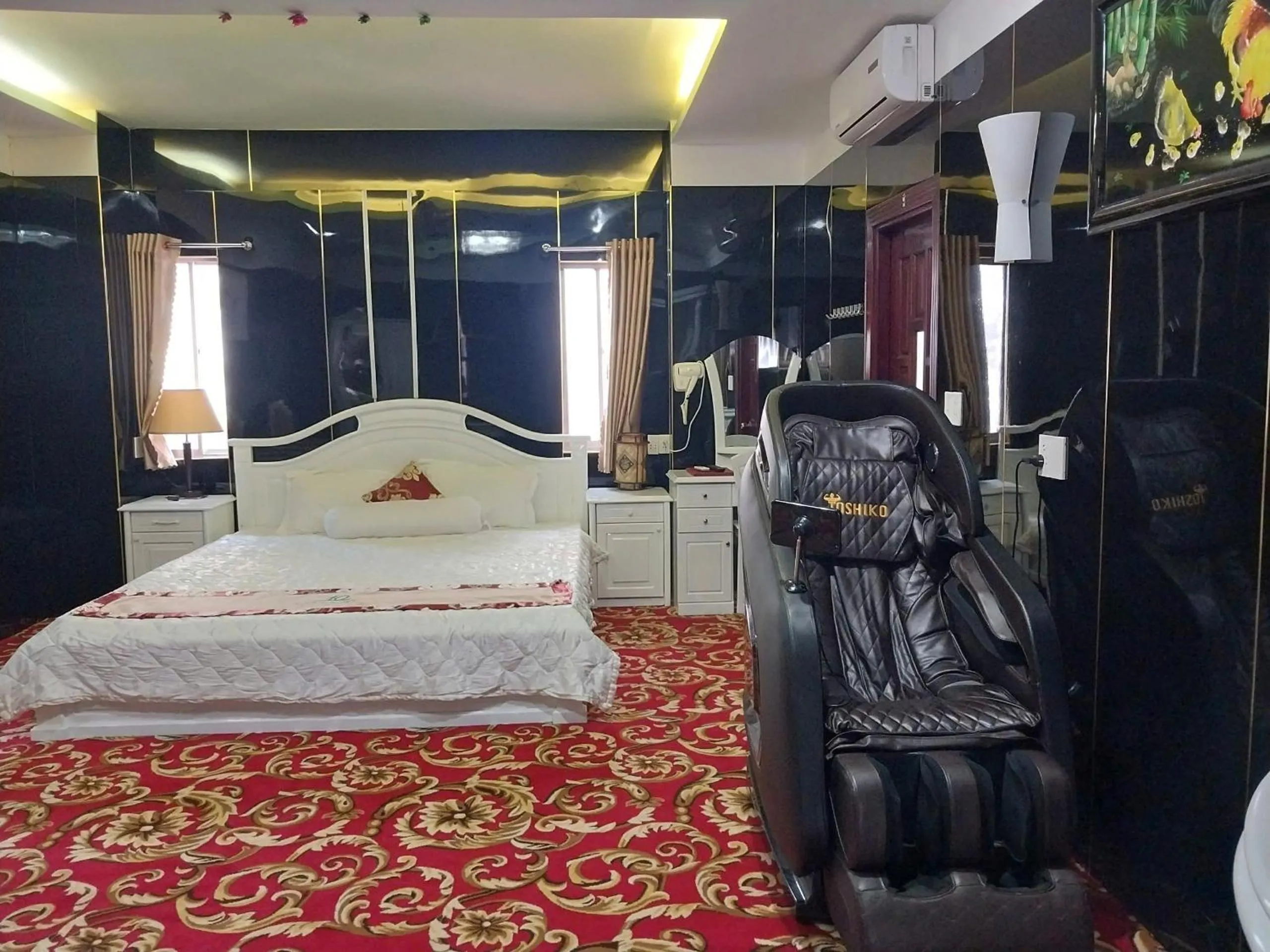 Bed in Nhat Quy Hotel