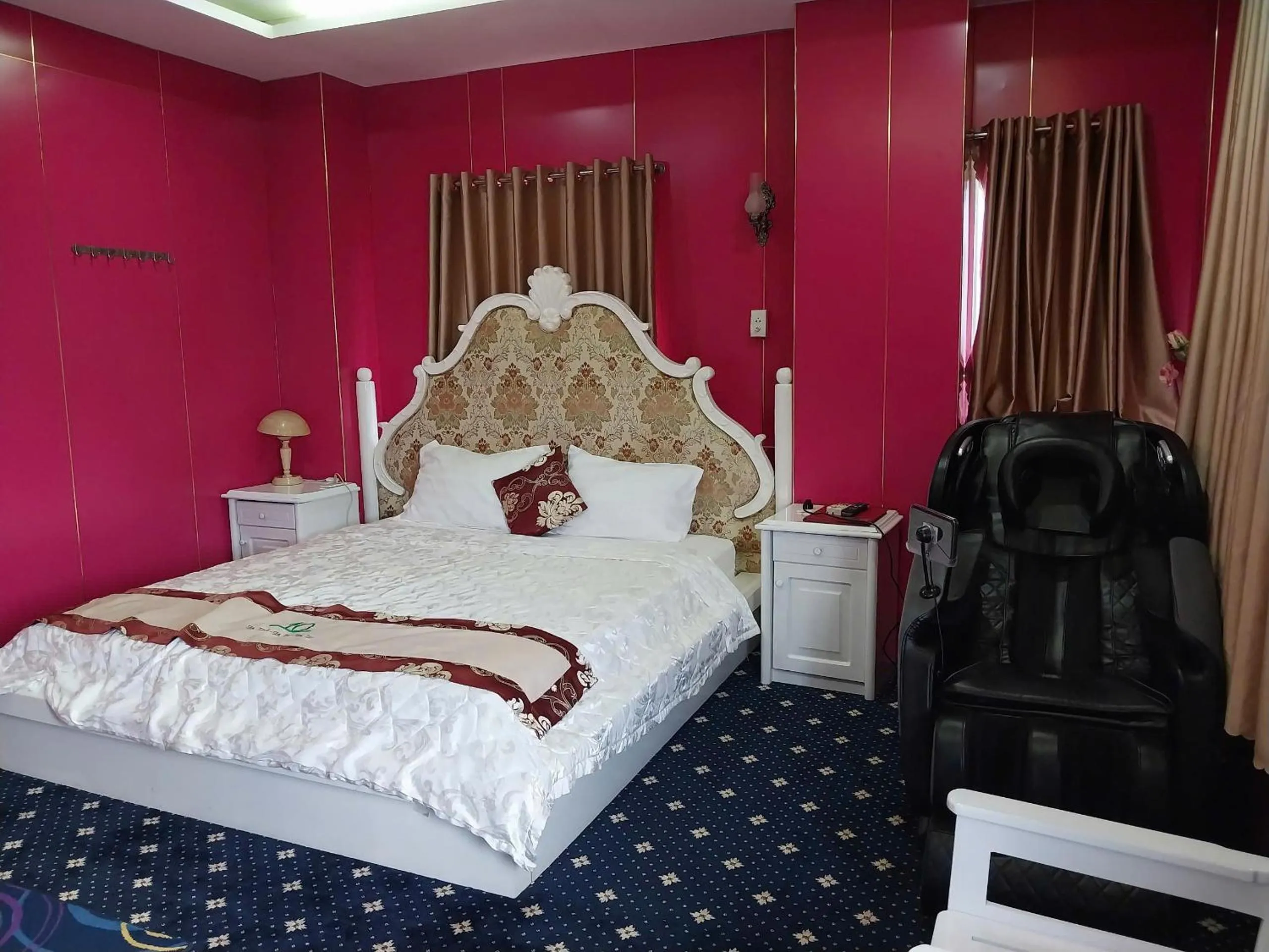 Bed in Nhat Quy Hotel