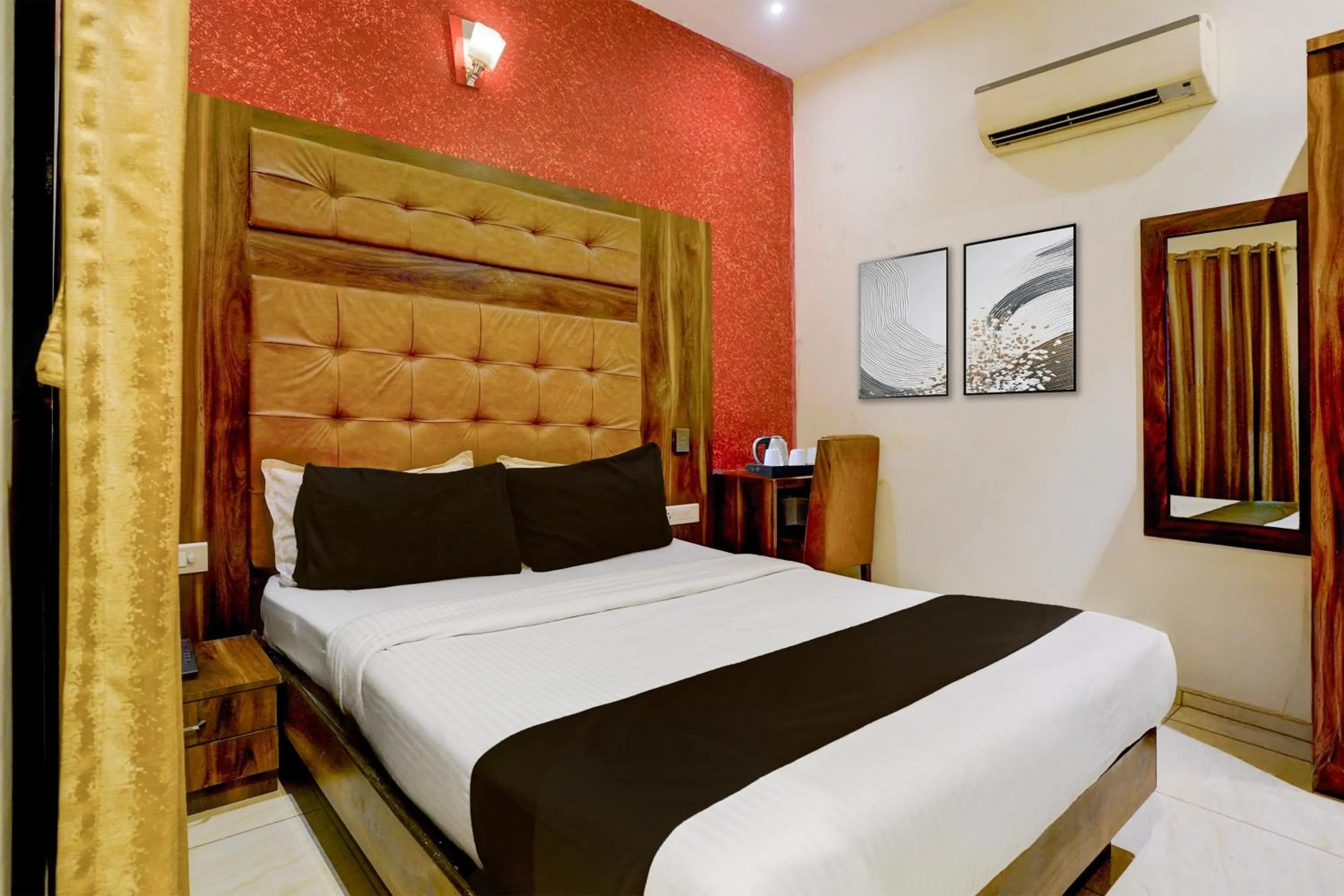 Bedroom, Bed in Super Townhouse Andheri Sakinaka Metro Formerly Hotel Amour