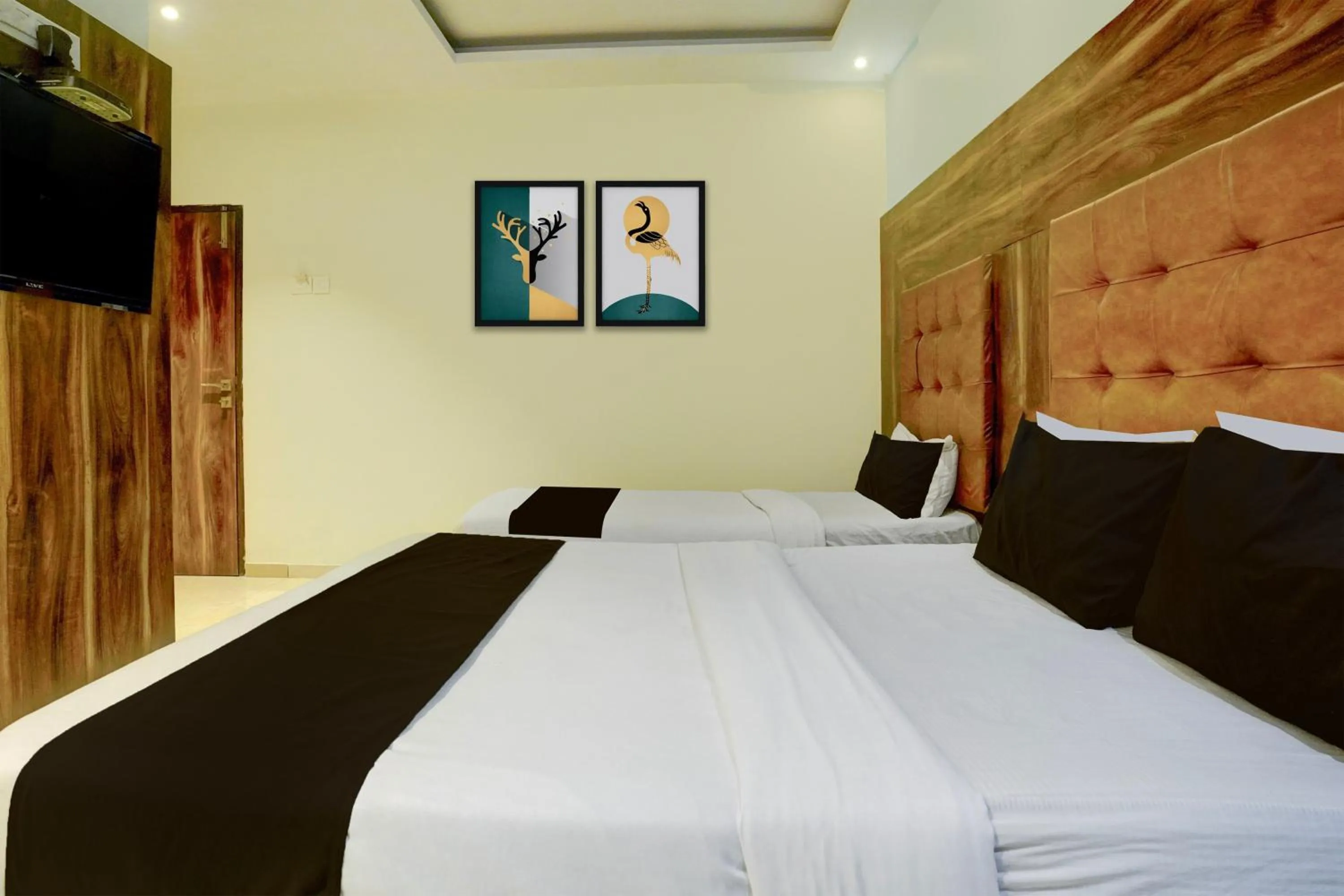 Bedroom, Bed in Super Townhouse Andheri Sakinaka Metro Formerly Hotel Amour