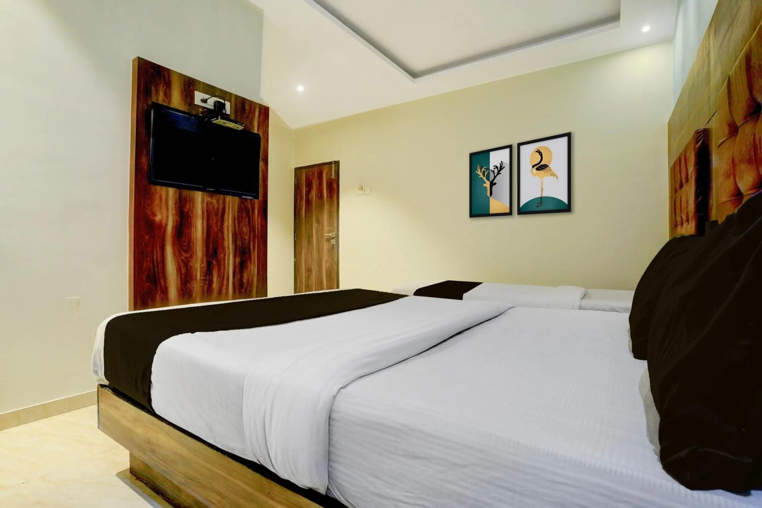 Bedroom, Bed in Super Townhouse Andheri Sakinaka Metro Formerly Hotel Amour