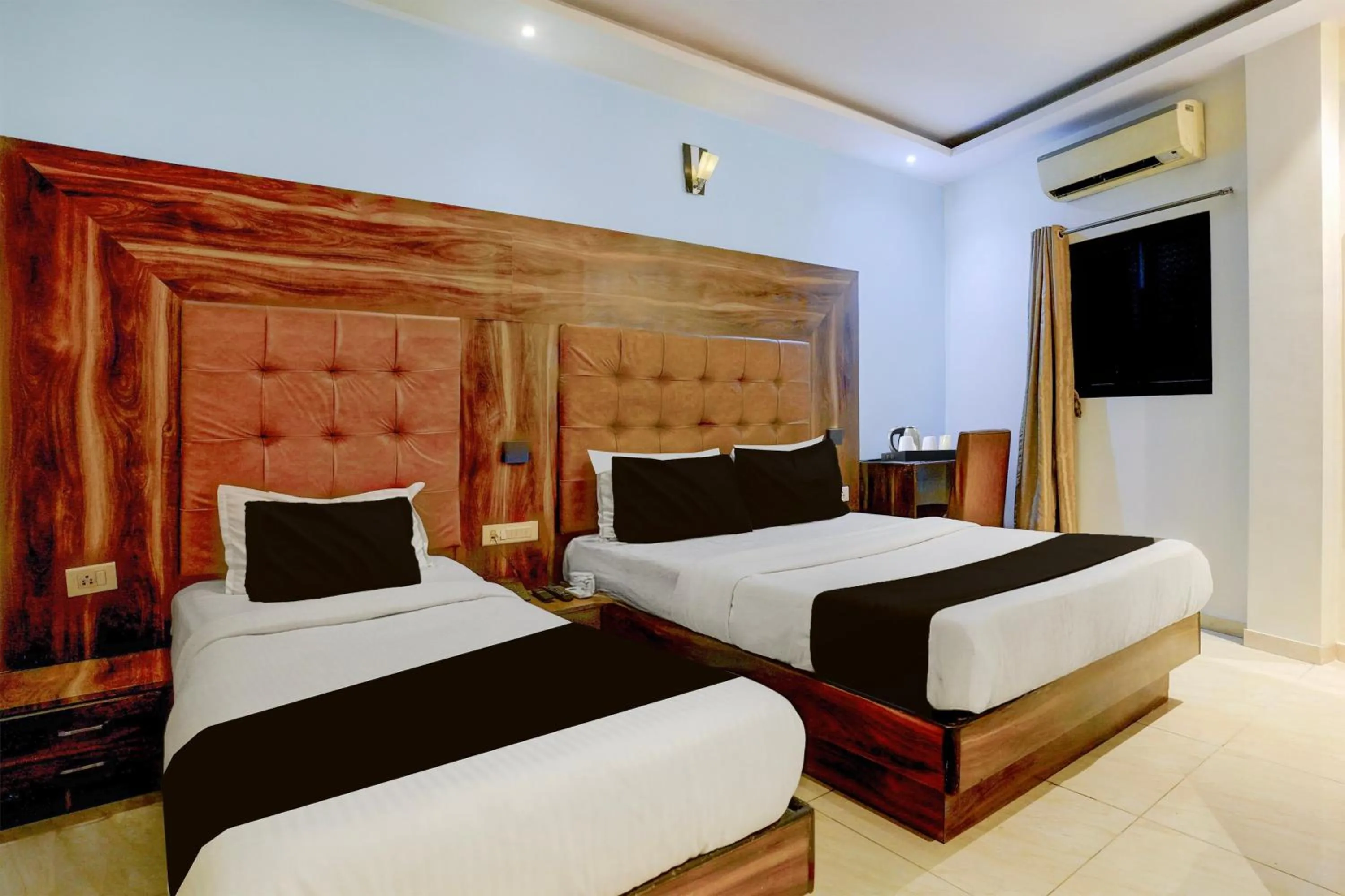 Bedroom, Bed in Super Townhouse Andheri Sakinaka Metro Formerly Hotel Amour