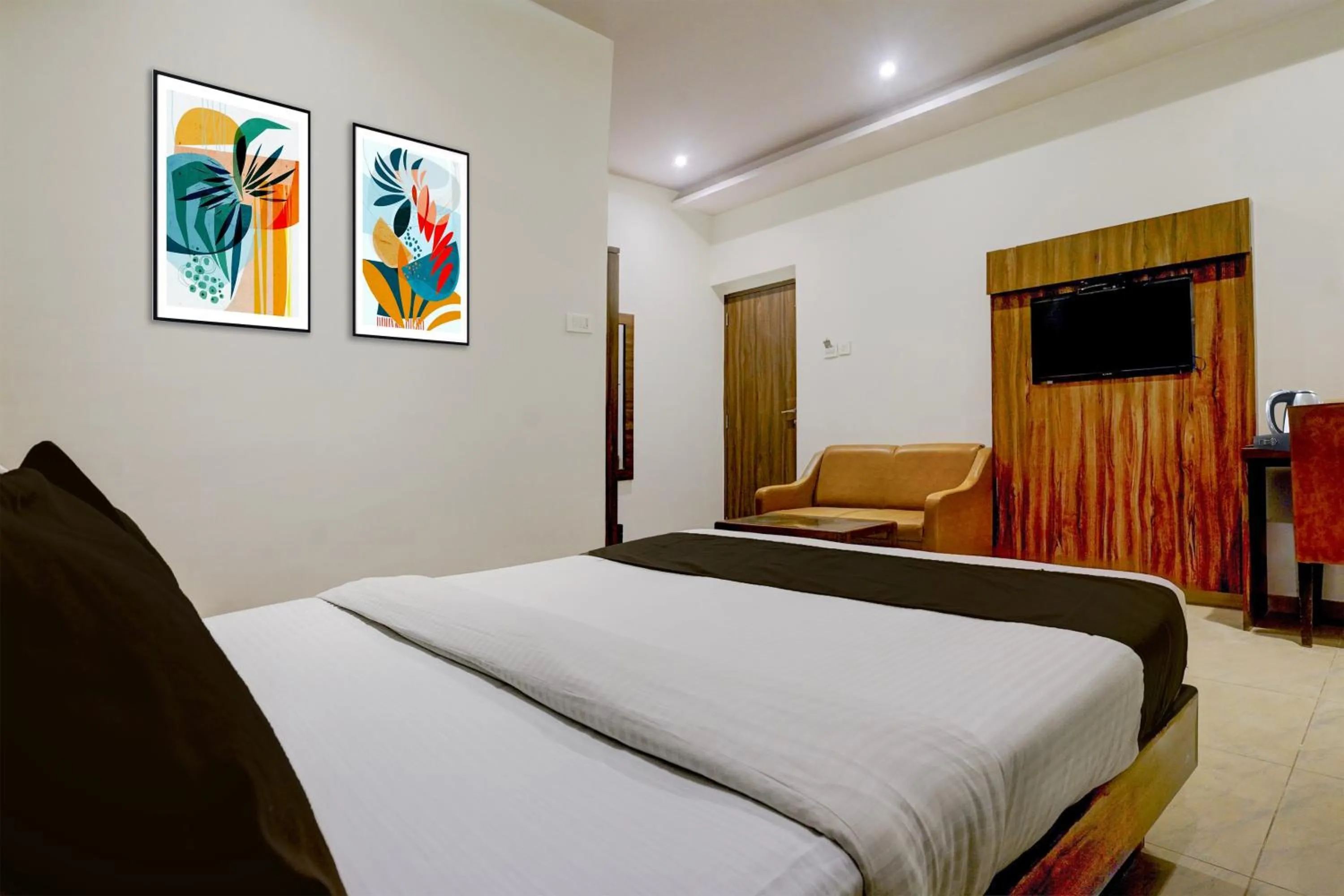 Bedroom, Bed in Super Townhouse Andheri Sakinaka Metro Formerly Hotel Amour