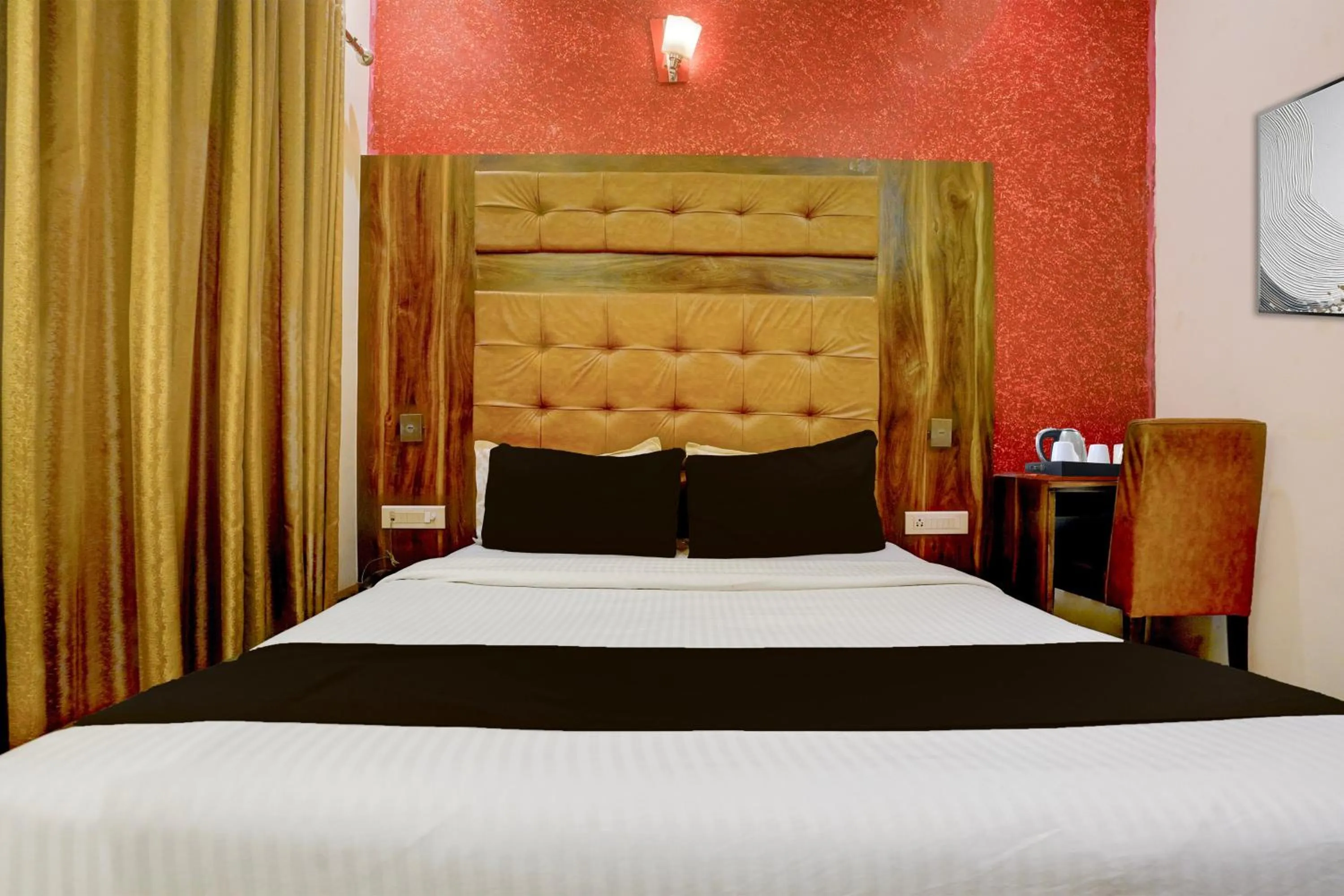 Bedroom, Bed in Super Townhouse Andheri Sakinaka Metro Formerly Hotel Amour