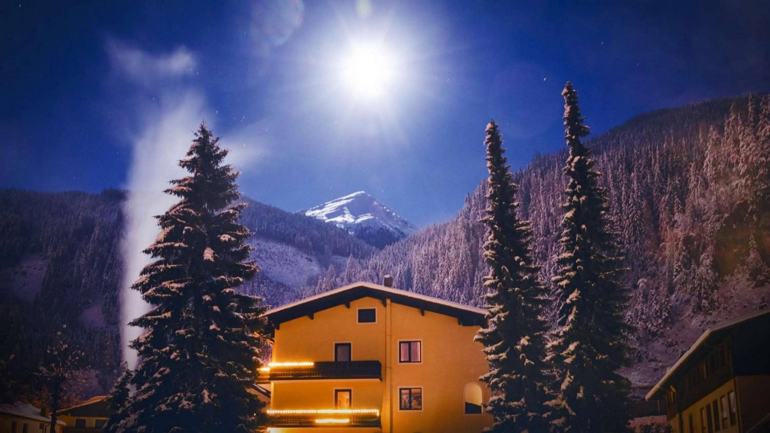 Facade/entrance in Residence AlpenHeart