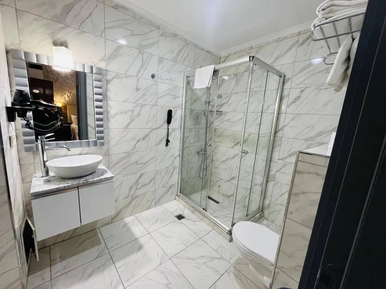 Shower in City Center Hotel Taksim İstanbul