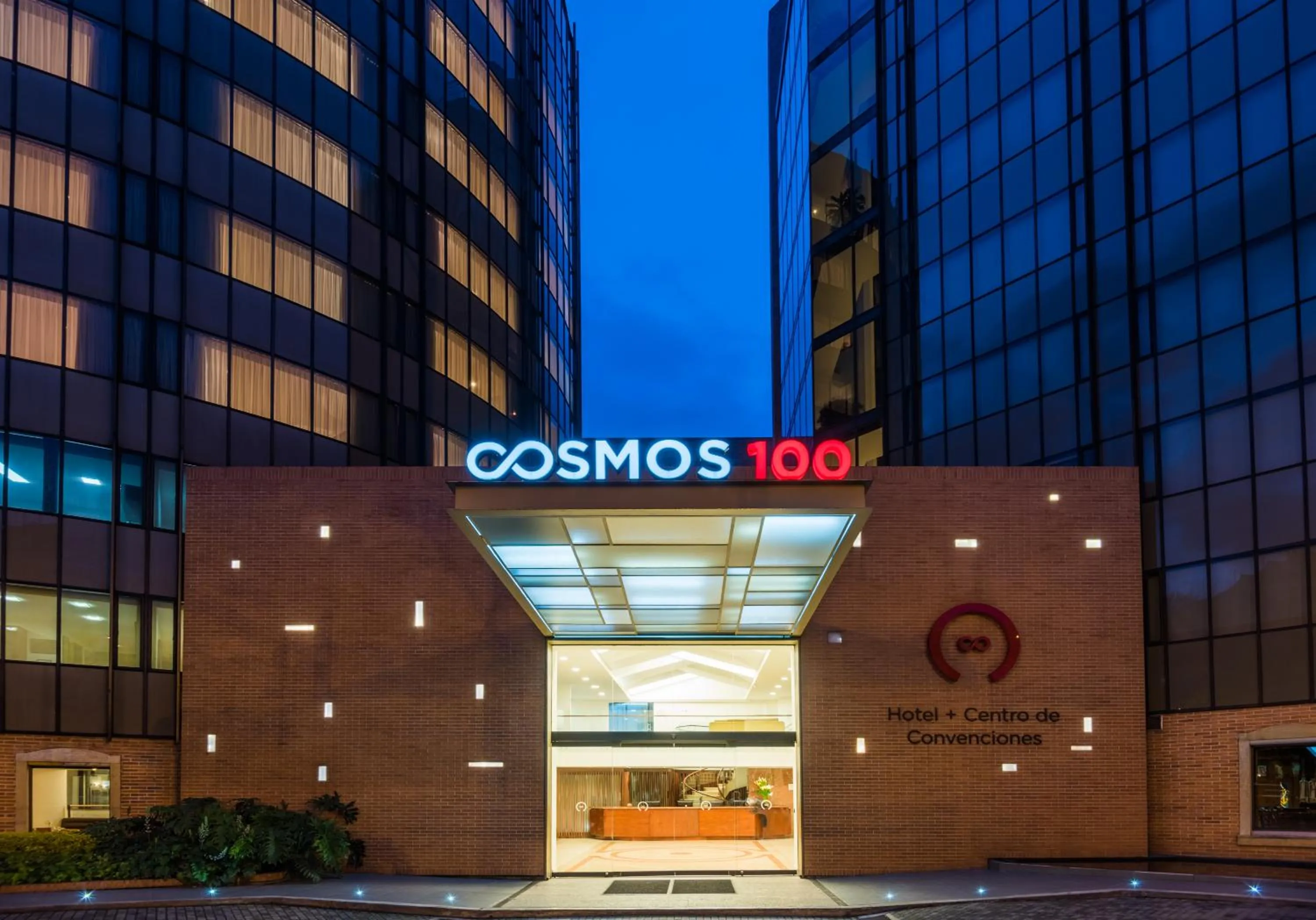 Property building in Cosmos 100 Hotel & Centro de Convenciones - Hoteles Cosmos