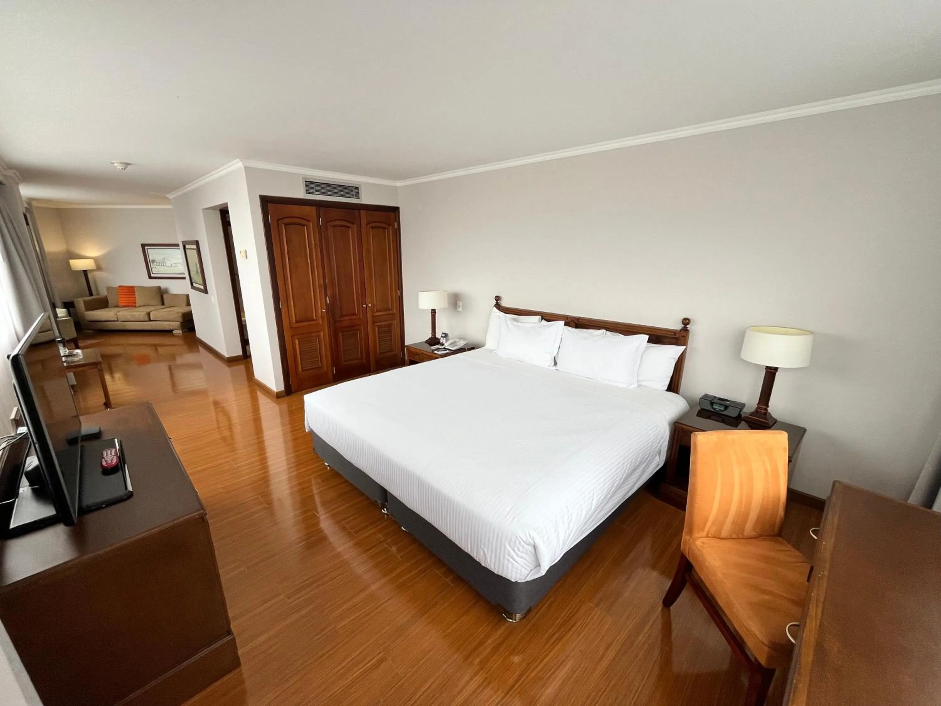 Photo of the whole room, Bed in Cosmos 100 Hotel & Centro de Convenciones - Hoteles Cosmos