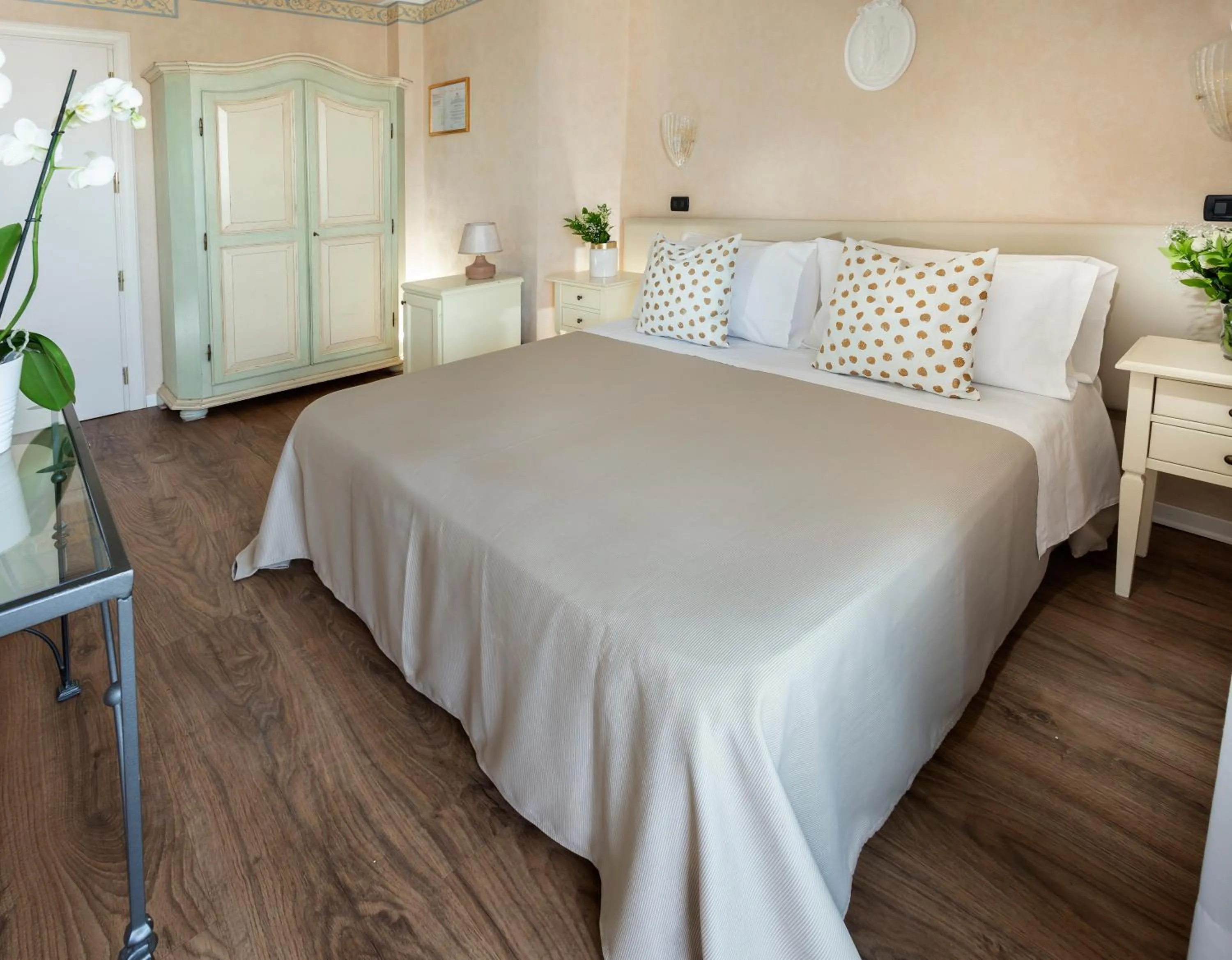 Photo of the whole room, Bed in Hotel Apollo