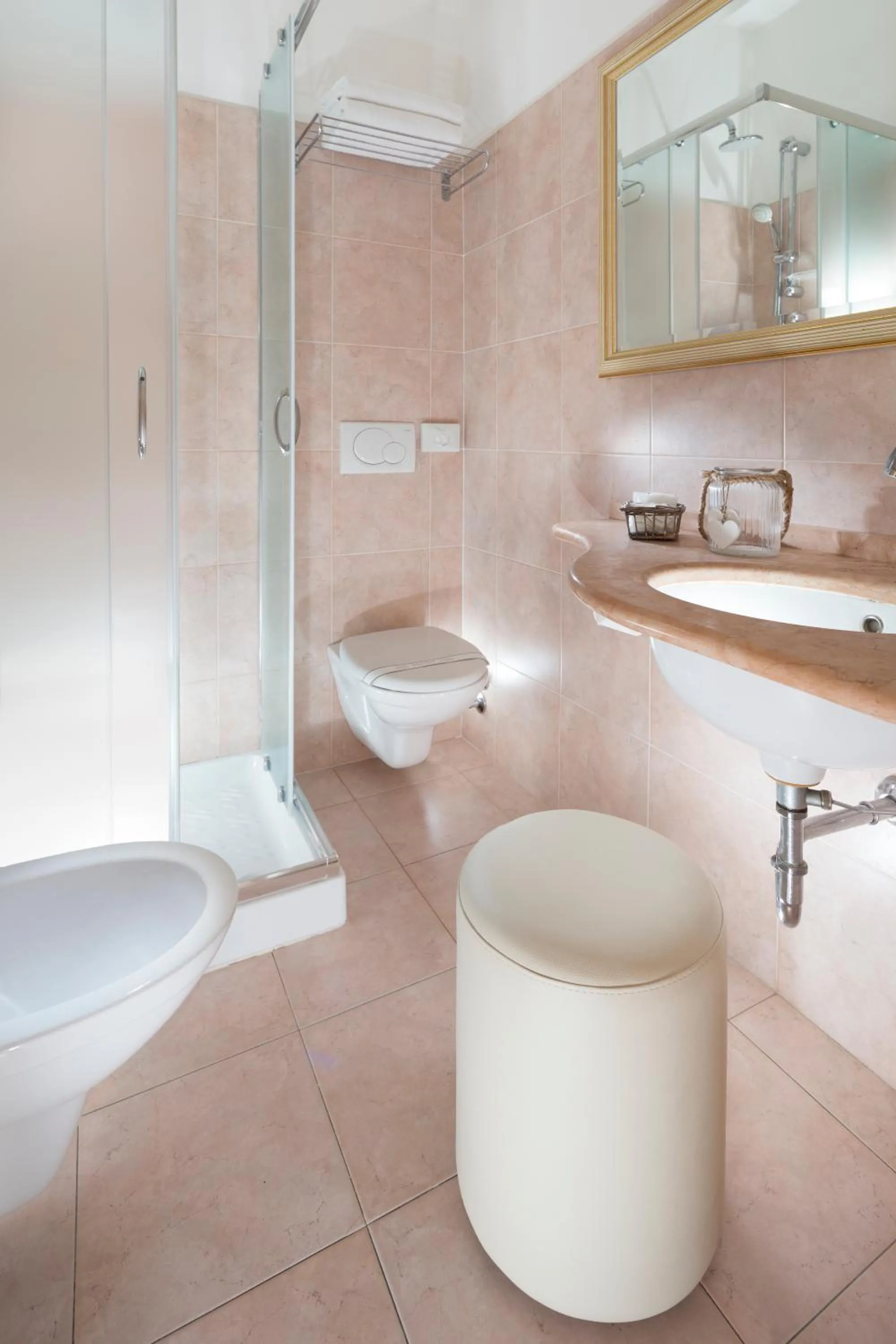 Bathroom in Hotel Apollo