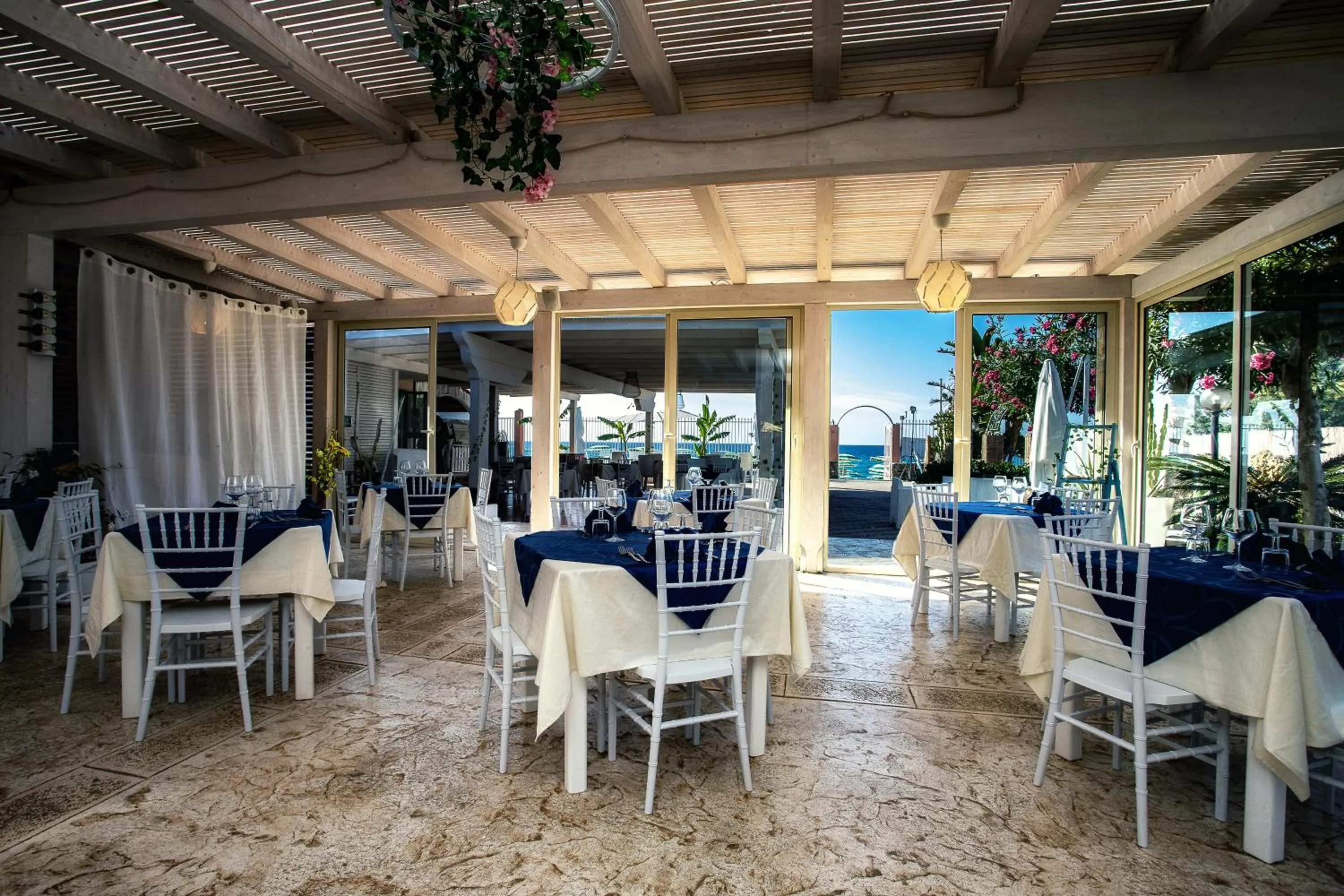 Restaurant/places to eat in Park Oasi Resort