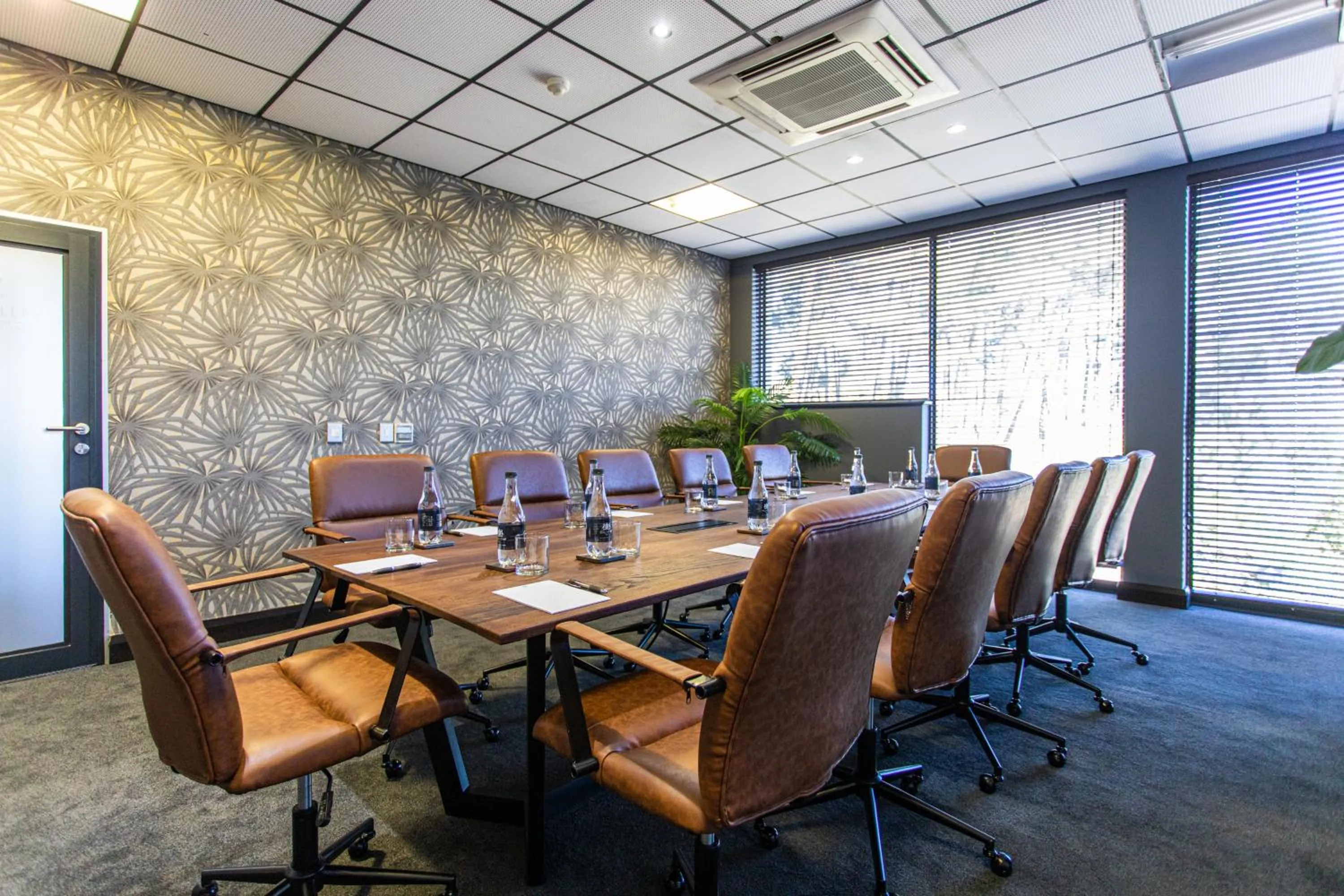 Business facilities in Pearl Valley Hotel