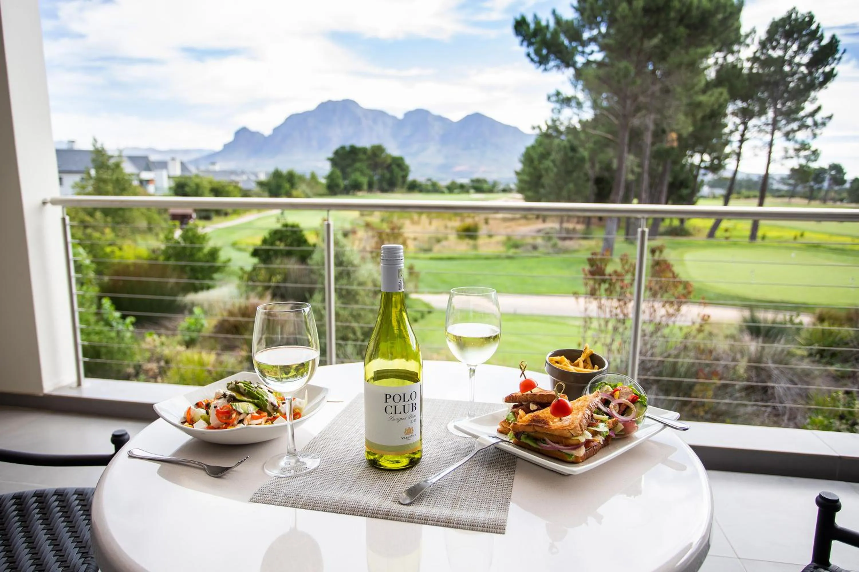 One-Bedroom Suite in Pearl Valley Hotel by Mantis